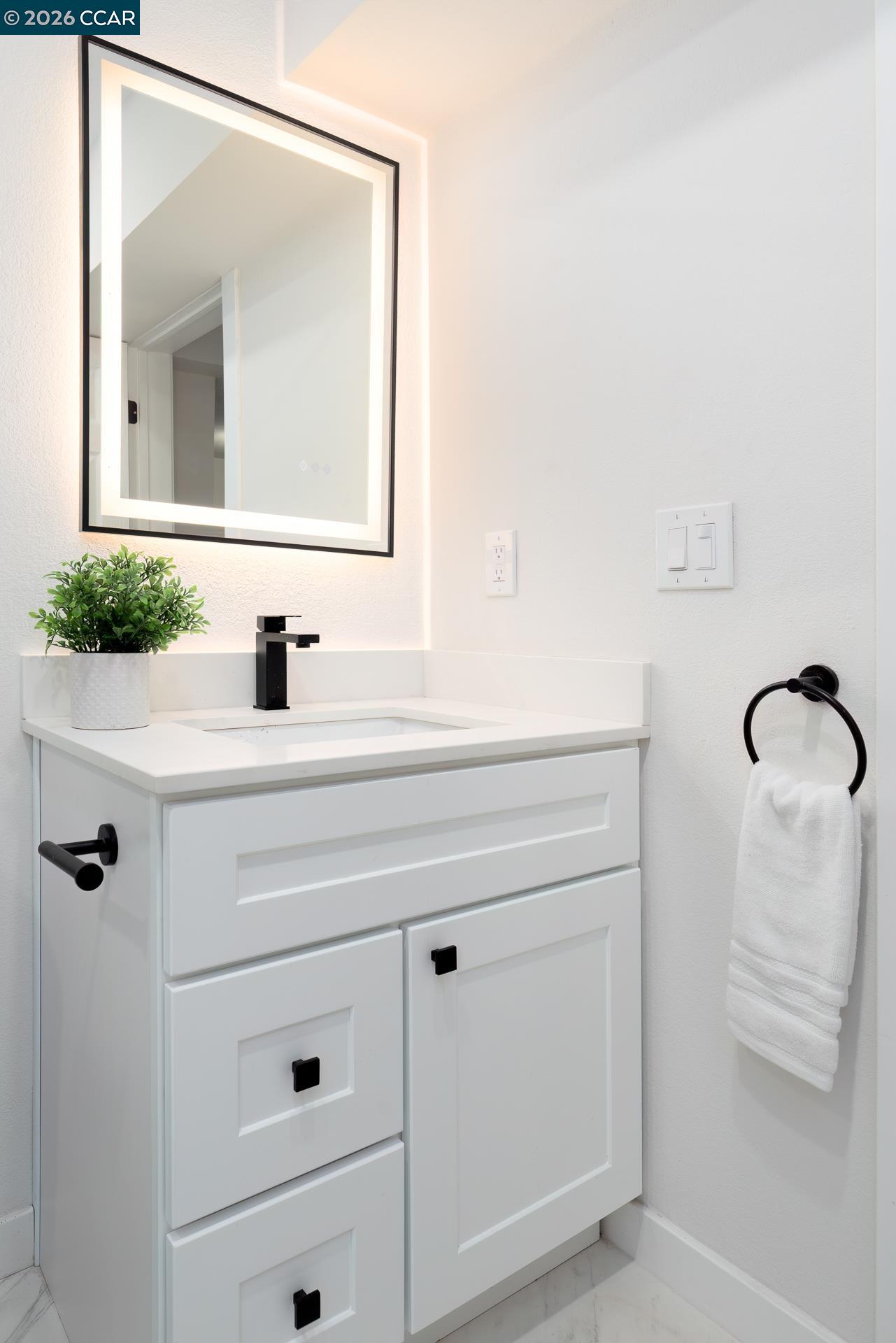 Detail Gallery Image 34 of 59 For 1515 Hampel St, Oakland,  CA 94602 - 2 Beds | 1 Baths