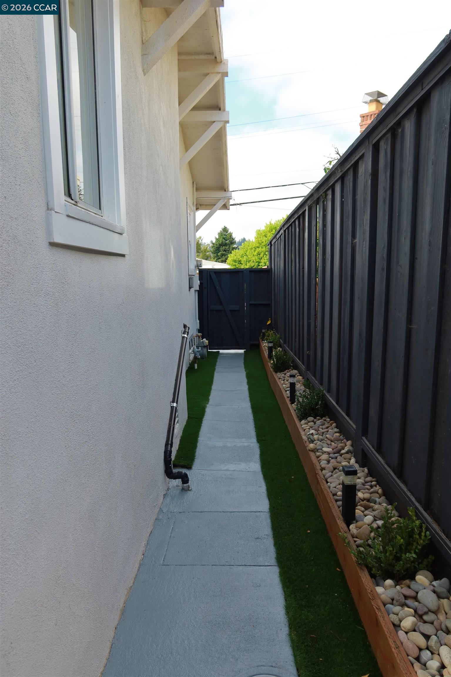 Detail Gallery Image 47 of 59 For 1515 Hampel St, Oakland,  CA 94602 - 2 Beds | 1 Baths