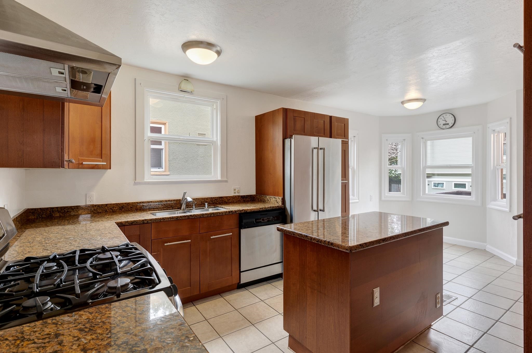 Detail Gallery Image 9 of 37 For 1128 Delaware St, Berkeley,  CA 94702 - 2 Beds | 1 Baths