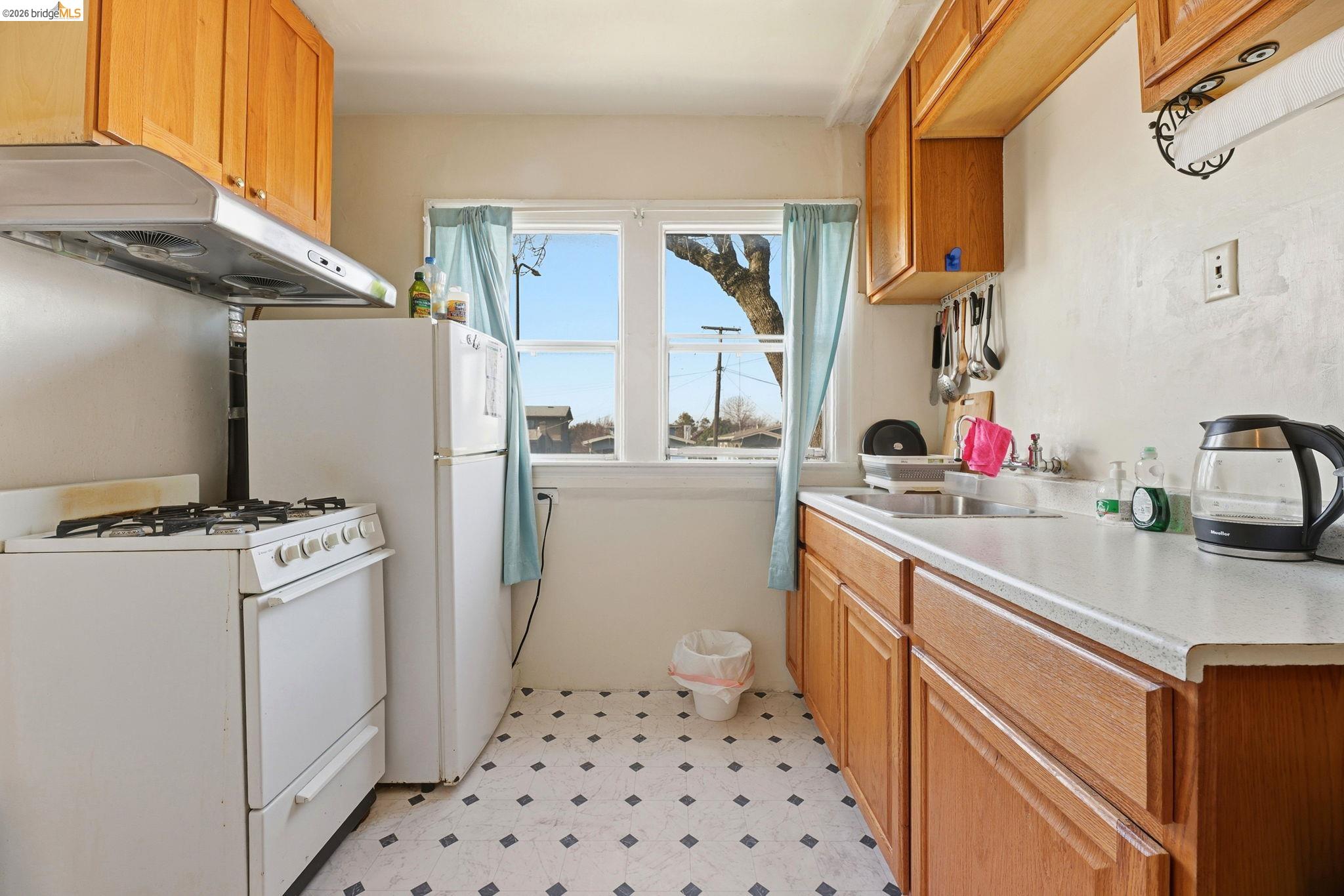 Detail Gallery Image 8 of 31 For 1813 Sacramento St, Berkeley,  CA 94702 - – Beds | – Baths