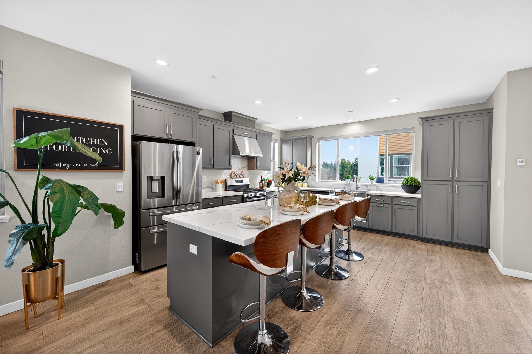 Detail Gallery Image 12 of 60 For 5521 Gracen Way, Dublin,  CA 94568 - 5 Beds | 4 Baths