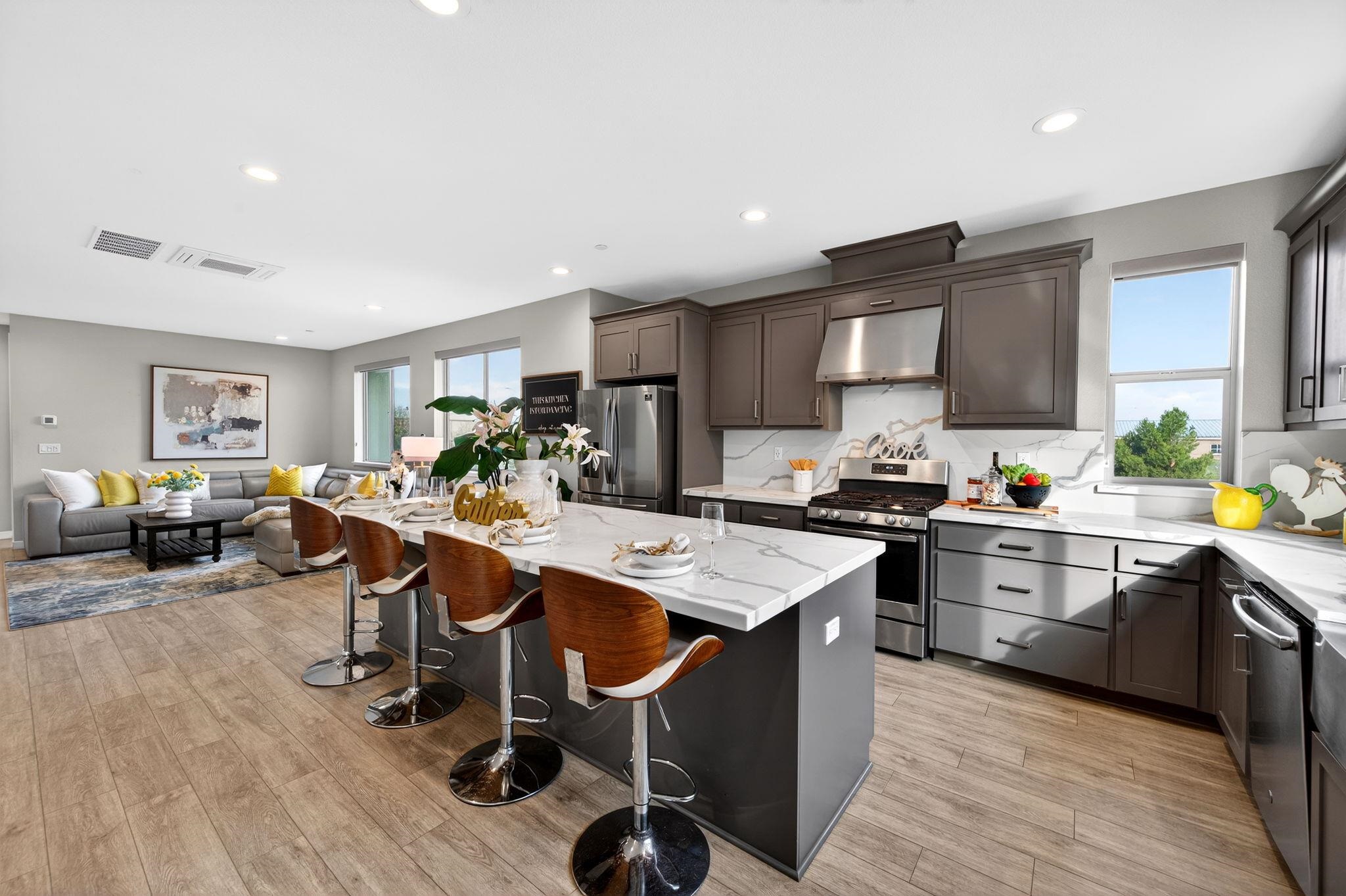 Detail Gallery Image 14 of 60 For 5521 Gracen Way, Dublin,  CA 94568 - 5 Beds | 4 Baths