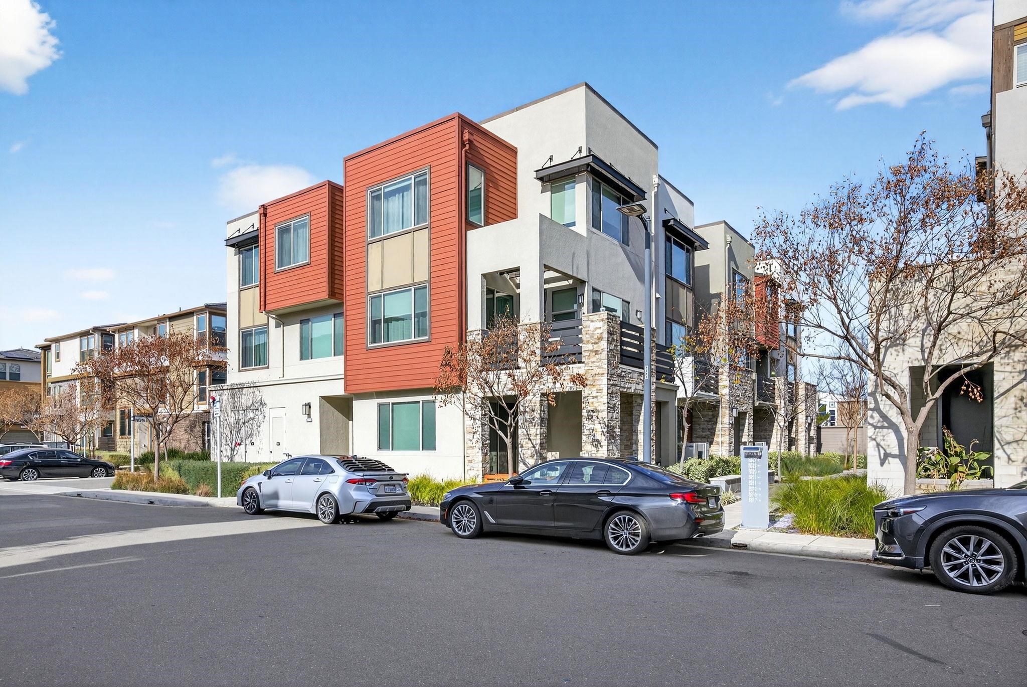 Detail Gallery Image 3 of 60 For 5521 Gracen Way, Dublin,  CA 94568 - 5 Beds | 4 Baths