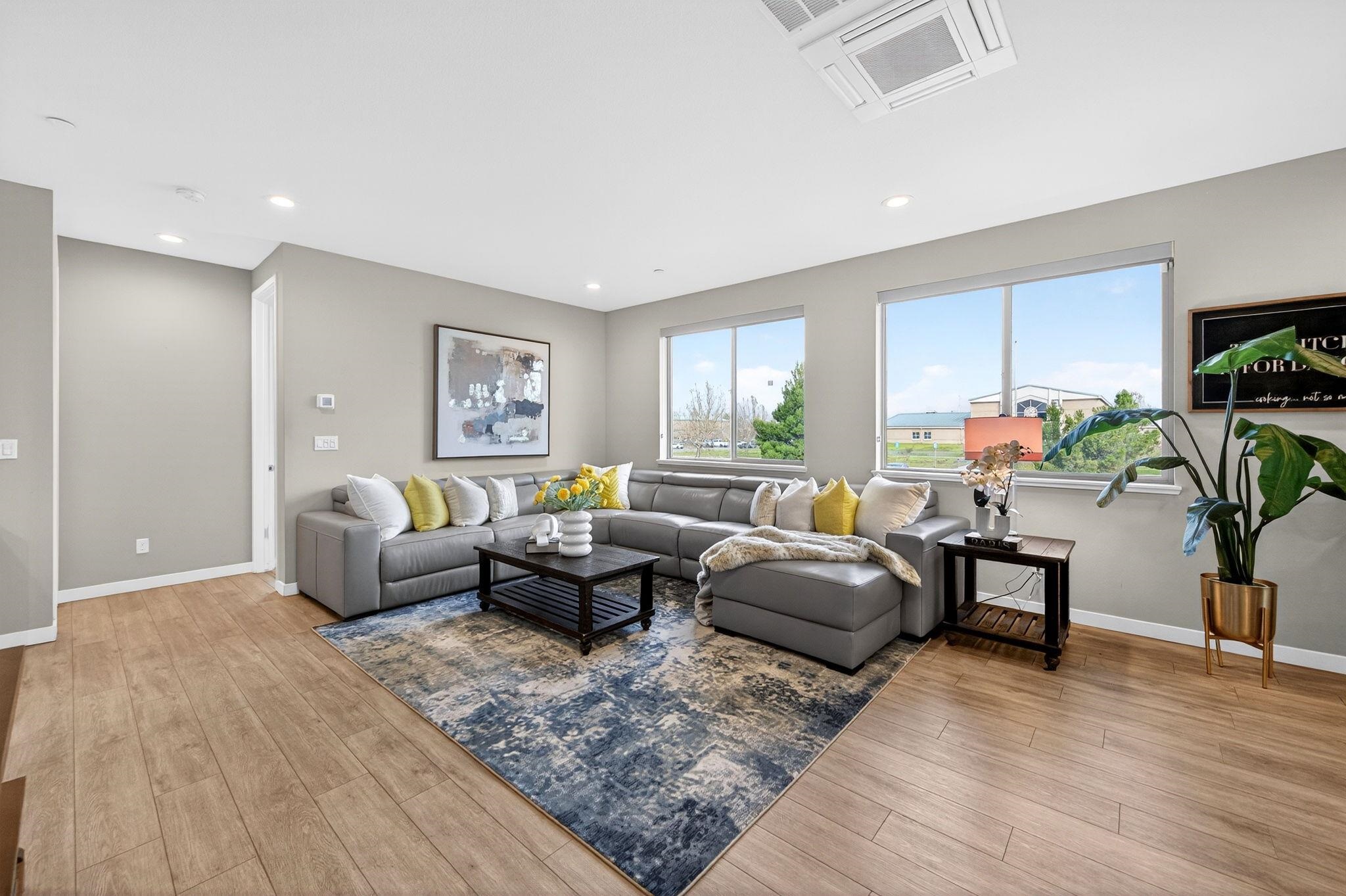 Detail Gallery Image 9 of 60 For 5521 Gracen Way, Dublin,  CA 94568 - 5 Beds | 4 Baths