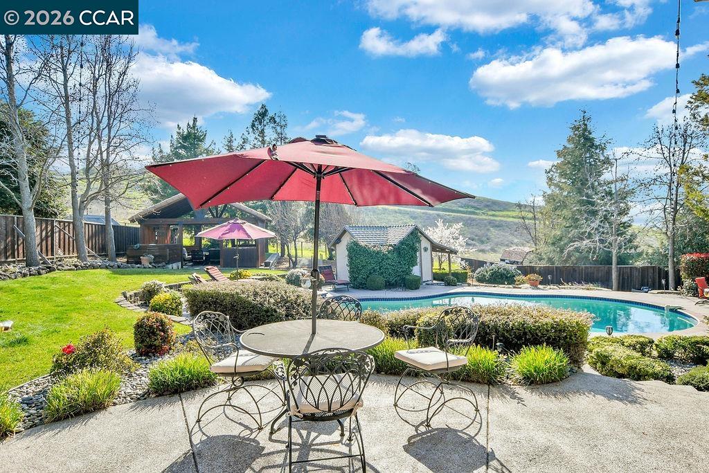 Detail Gallery Image 18 of 57 For 5308 Vista Point Ct, Concord,  CA 94521 - 5 Beds | 3/1 Baths