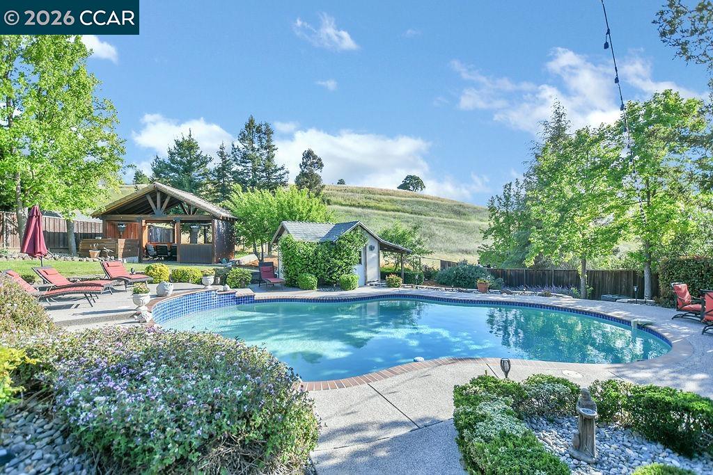 Detail Gallery Image 23 of 57 For 5308 Vista Point Ct, Concord,  CA 94521 - 5 Beds | 3/1 Baths