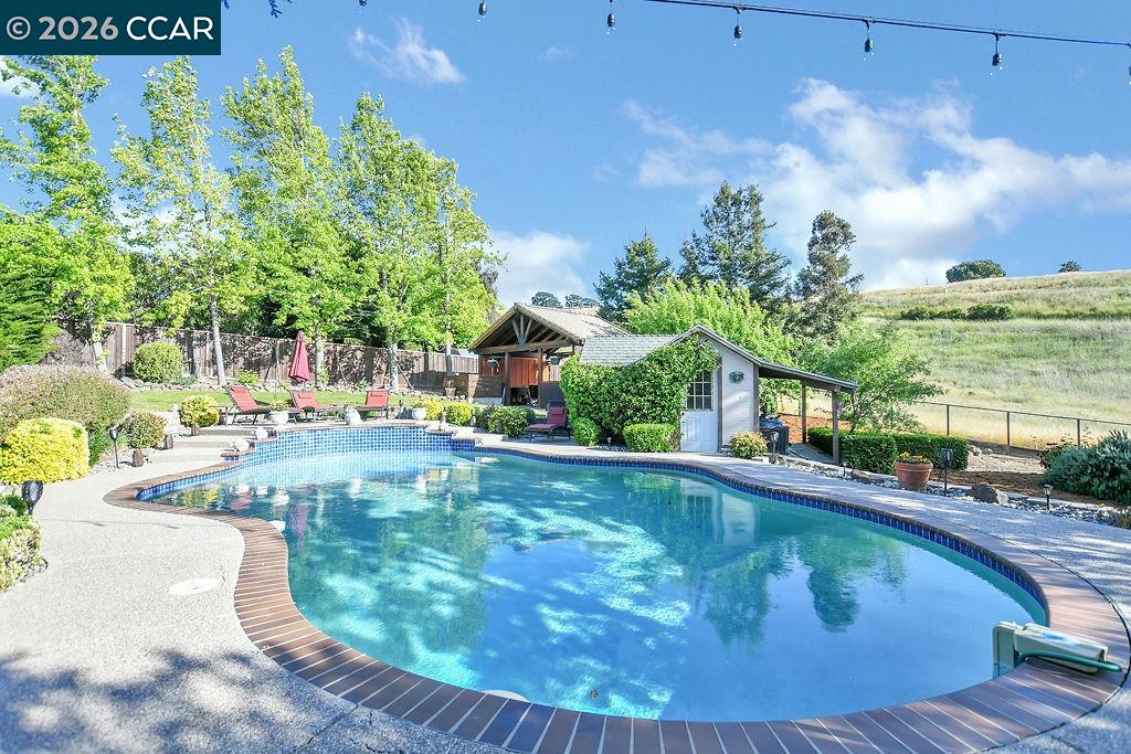 Detail Gallery Image 39 of 57 For 5308 Vista Point Ct, Concord,  CA 94521 - 5 Beds | 3/1 Baths