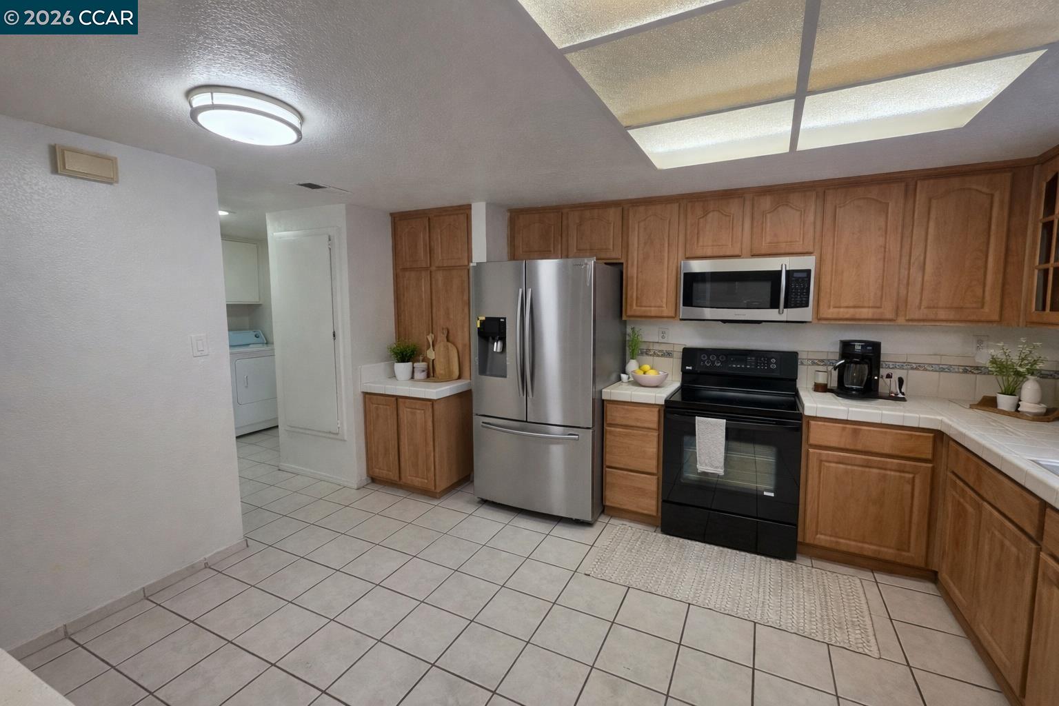 Detail Gallery Image 6 of 36 For 2581 El Portal Dr #C,  San Pablo,  CA 94806 - 2 Beds | 2/1 Baths