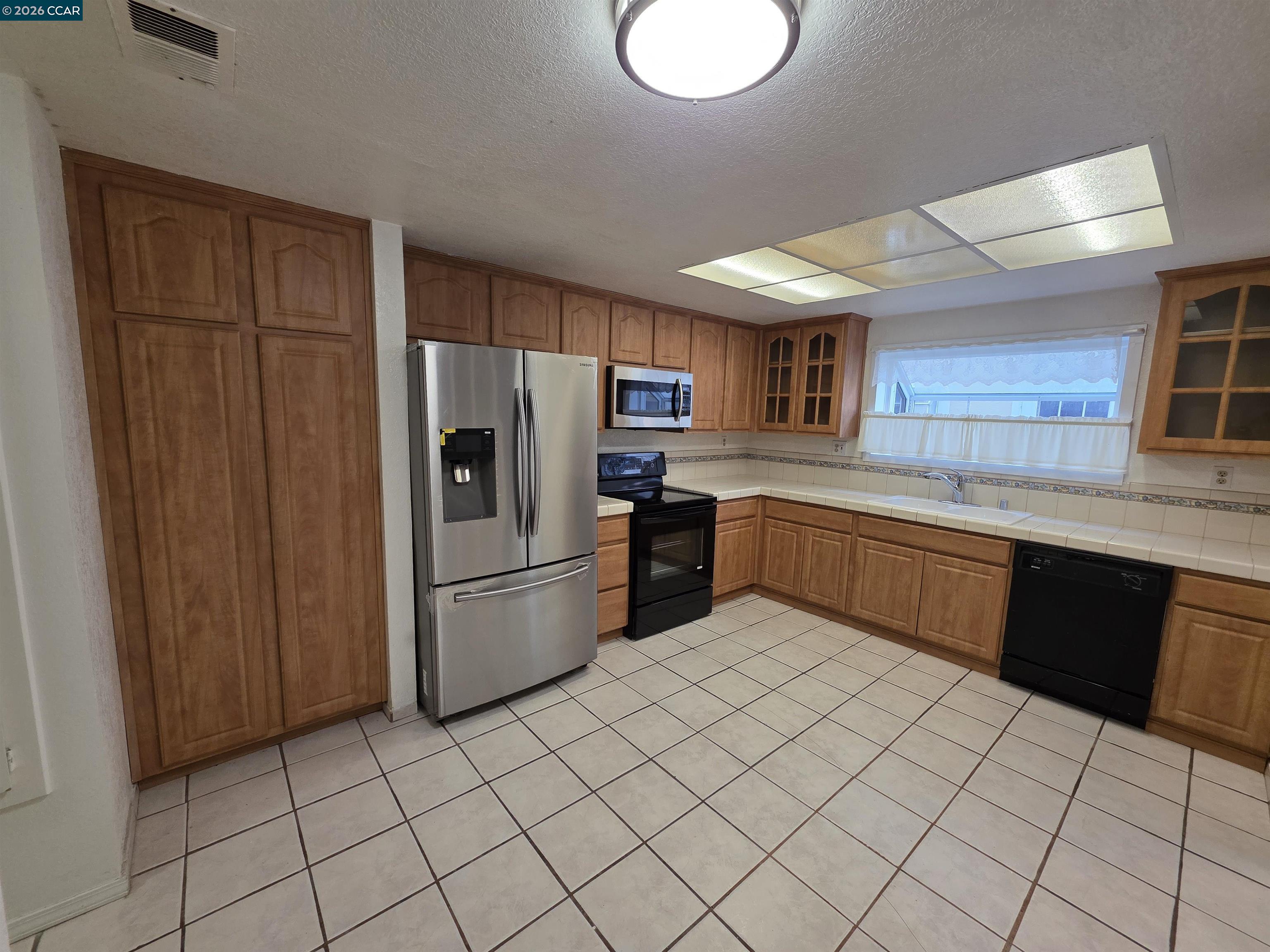 Detail Gallery Image 10 of 36 For 2581 El Portal Dr #C,  San Pablo,  CA 94806 - 2 Beds | 2/1 Baths