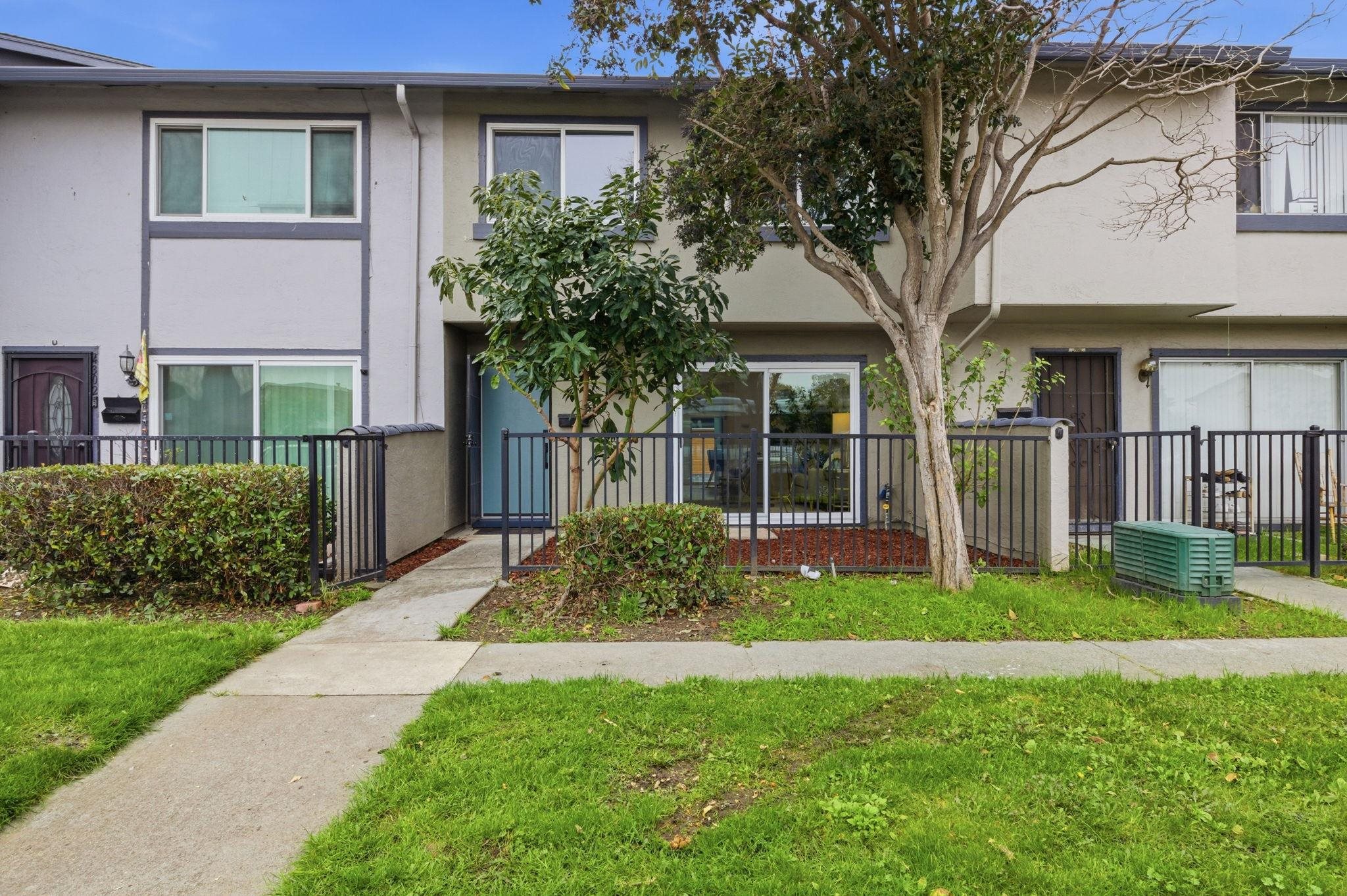 Front Image Thumbnail for BE41121722