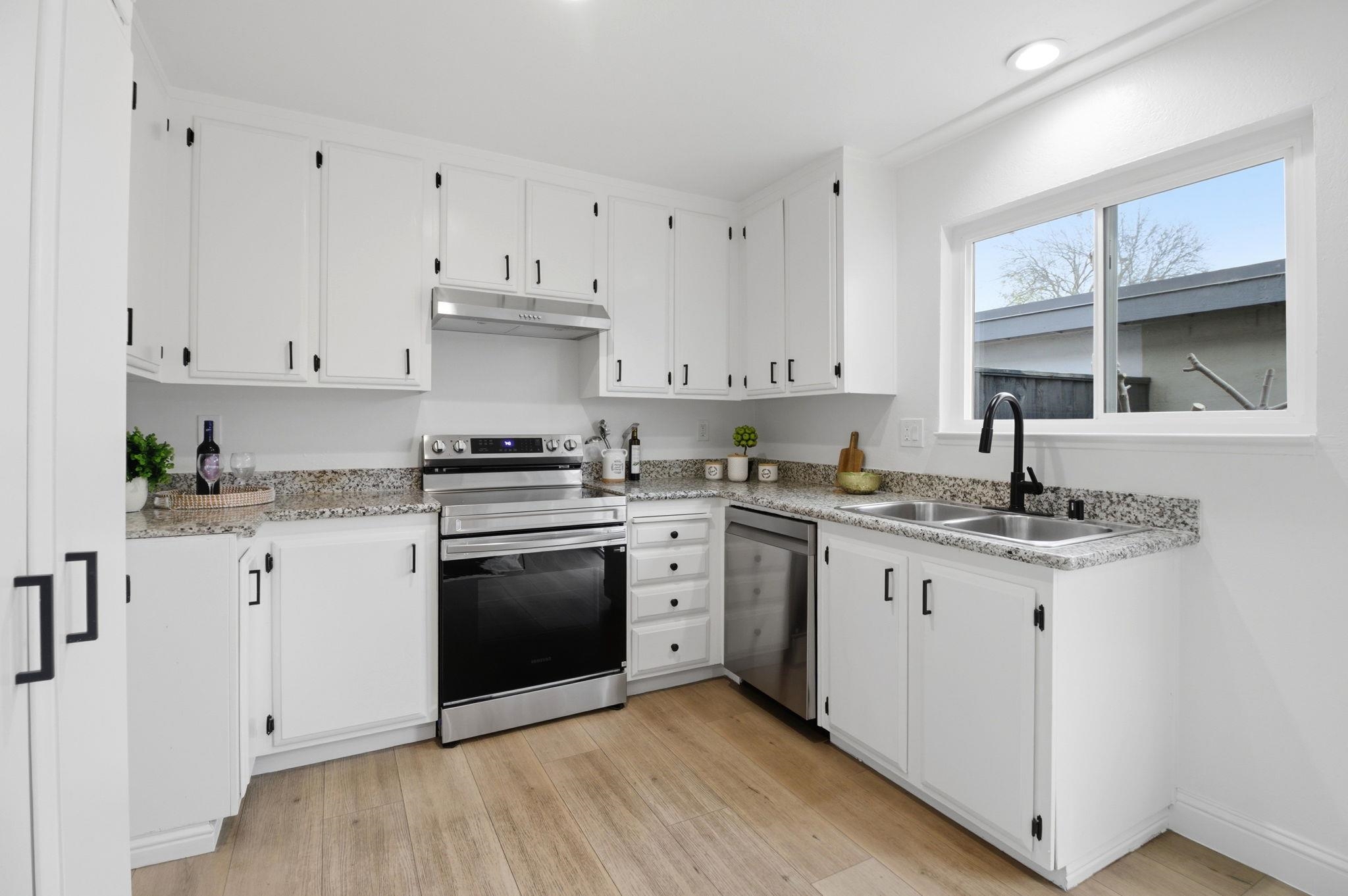 Detail Gallery Image 4 of 34 For 4304 Solano Way, Union City,  CA 94587 - 3 Beds | 2/1 Baths