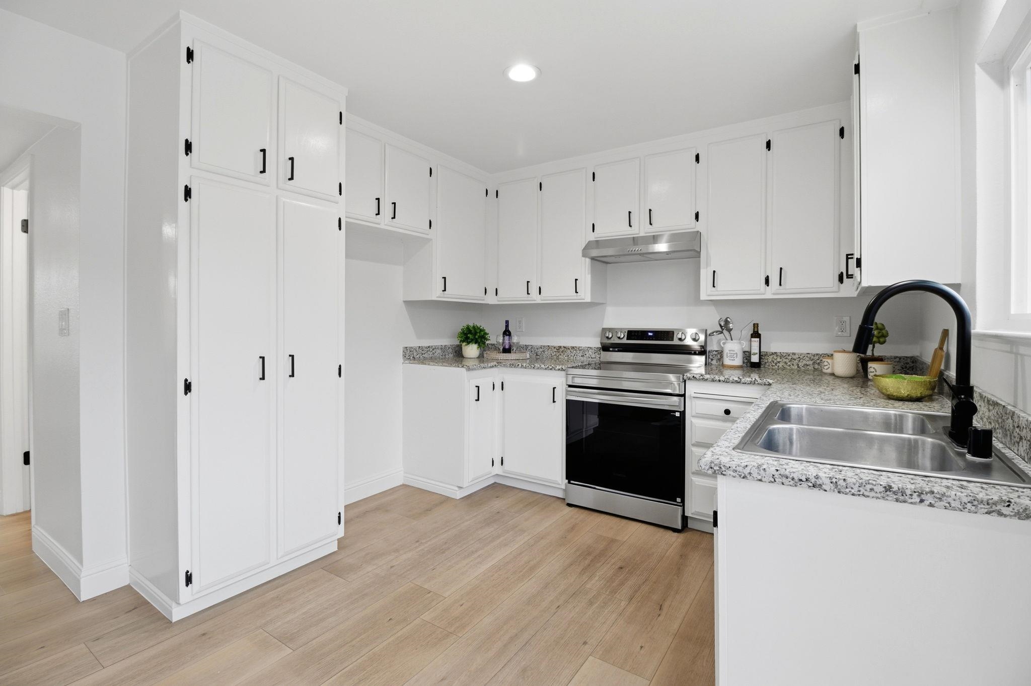 Detail Gallery Image 5 of 34 For 4304 Solano Way, Union City,  CA 94587 - 3 Beds | 2/1 Baths