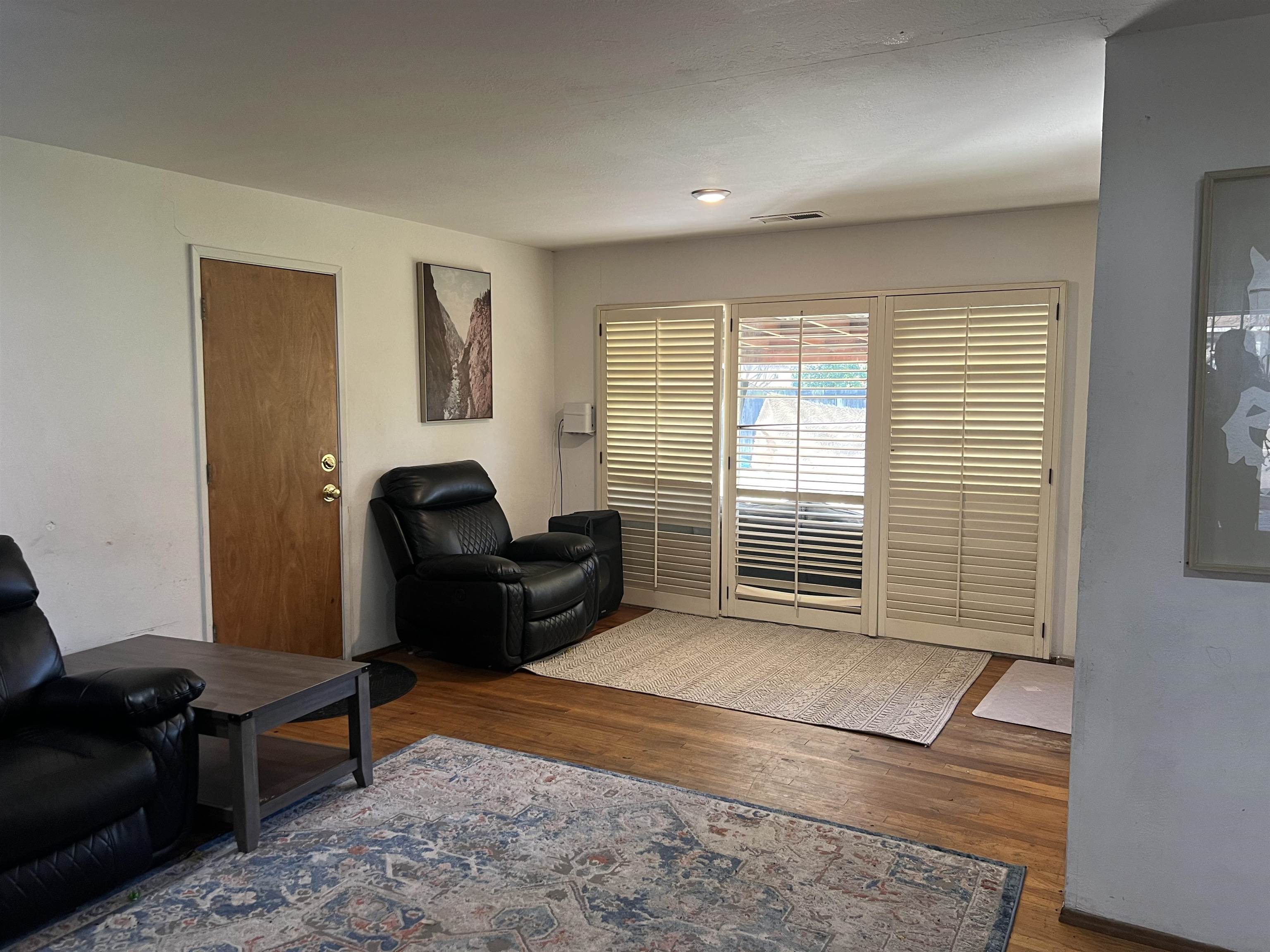 Detail Gallery Image 4 of 19 For 322 Marc Ave, Stockton,  CA 95207 - 3 Beds | 1 Baths