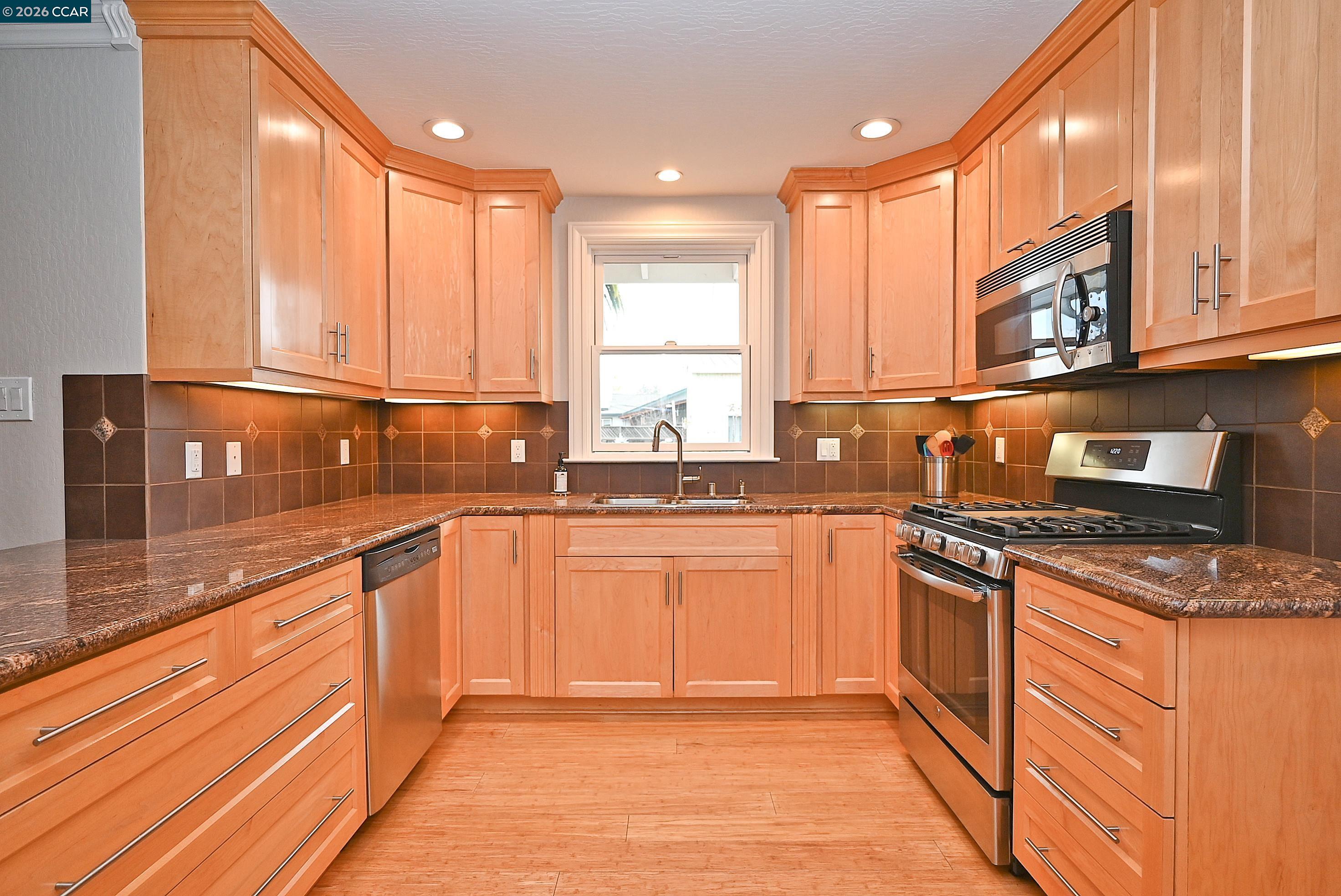 Detail Gallery Image 11 of 38 For 1013 Pleasant Valley Dr, Pleasant Hill,  CA 94523 - 3 Beds | 2 Baths