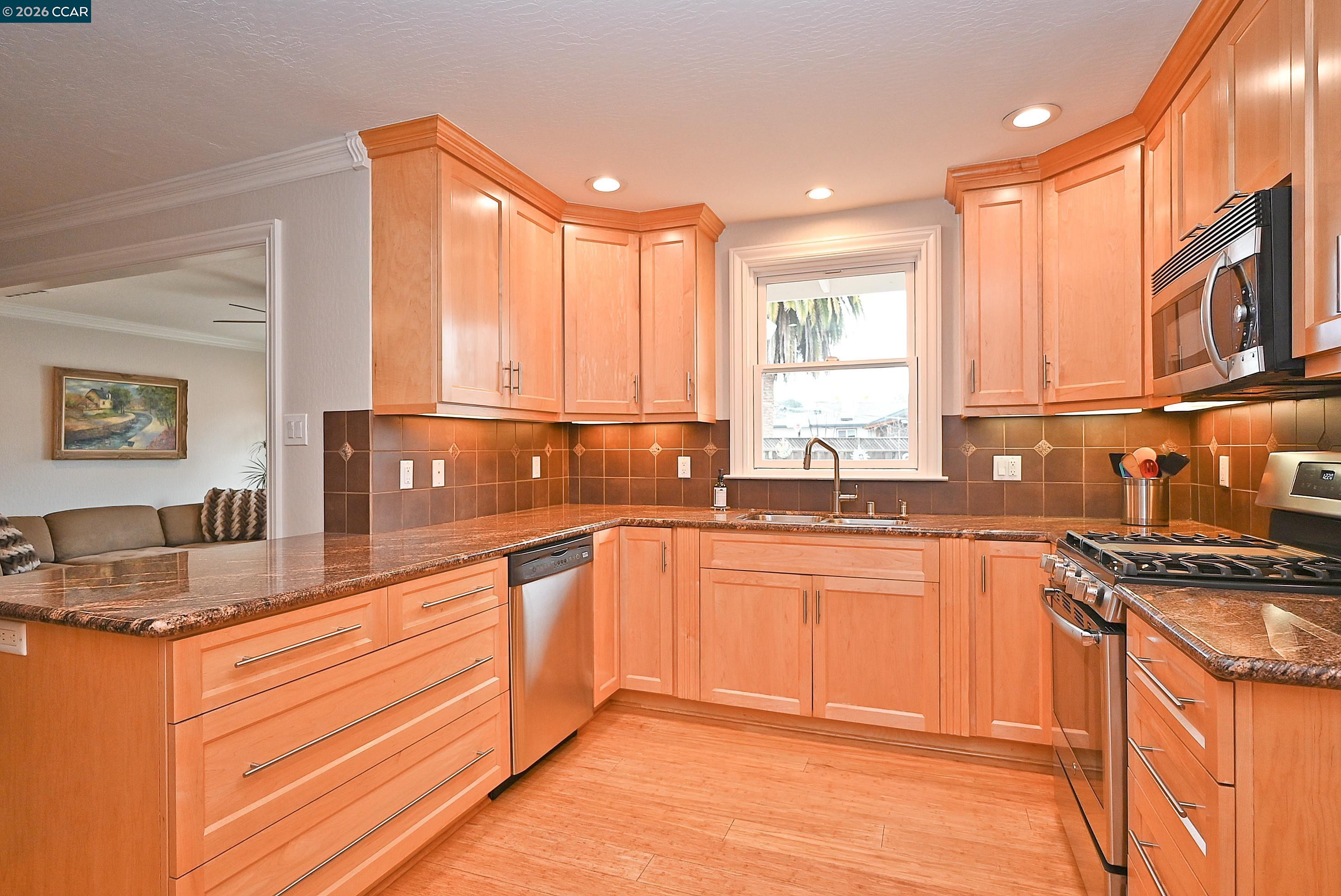 Detail Gallery Image 13 of 38 For 1013 Pleasant Valley Dr, Pleasant Hill,  CA 94523 - 3 Beds | 2 Baths