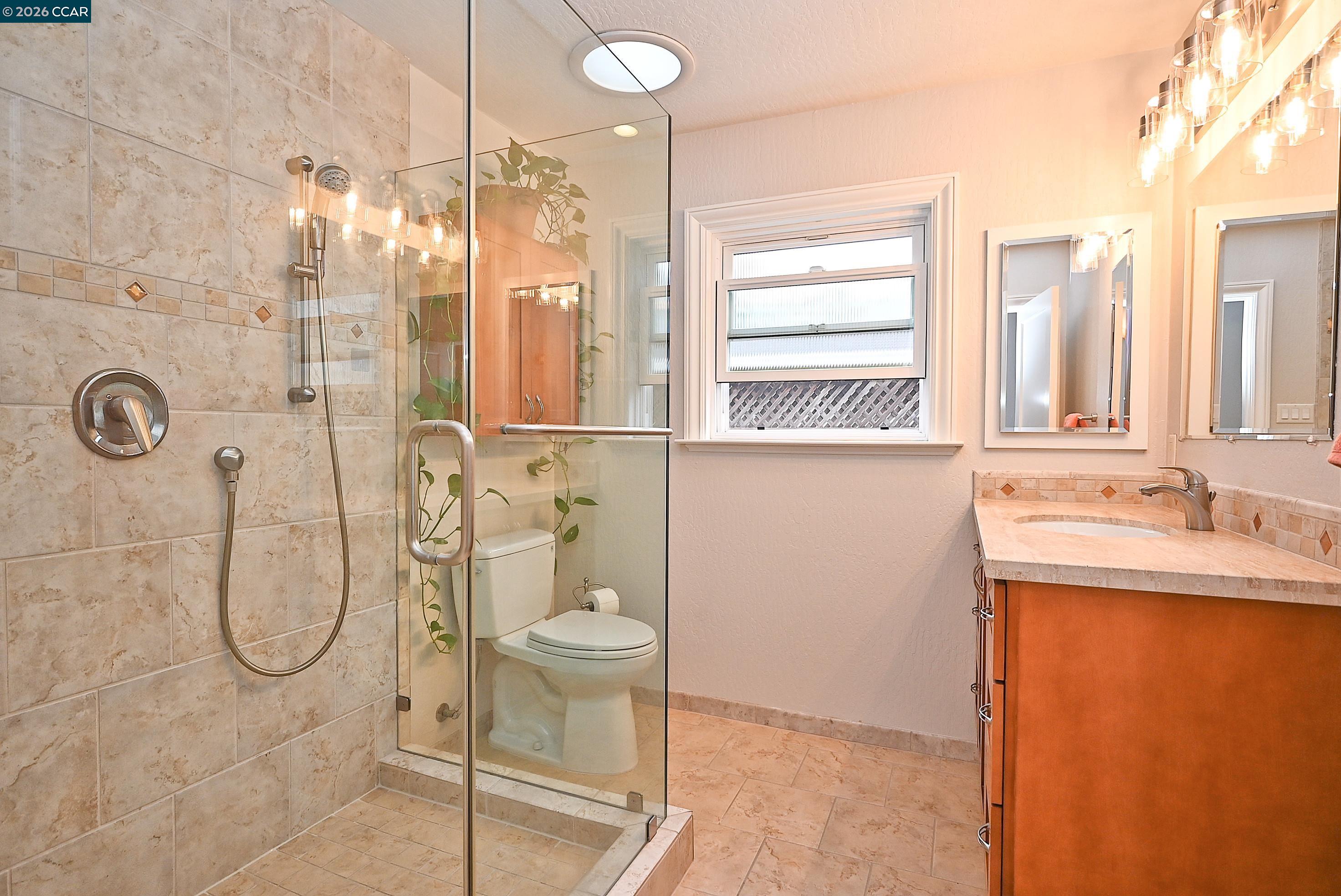 Detail Gallery Image 25 of 38 For 1013 Pleasant Valley Dr, Pleasant Hill,  CA 94523 - 3 Beds | 2 Baths