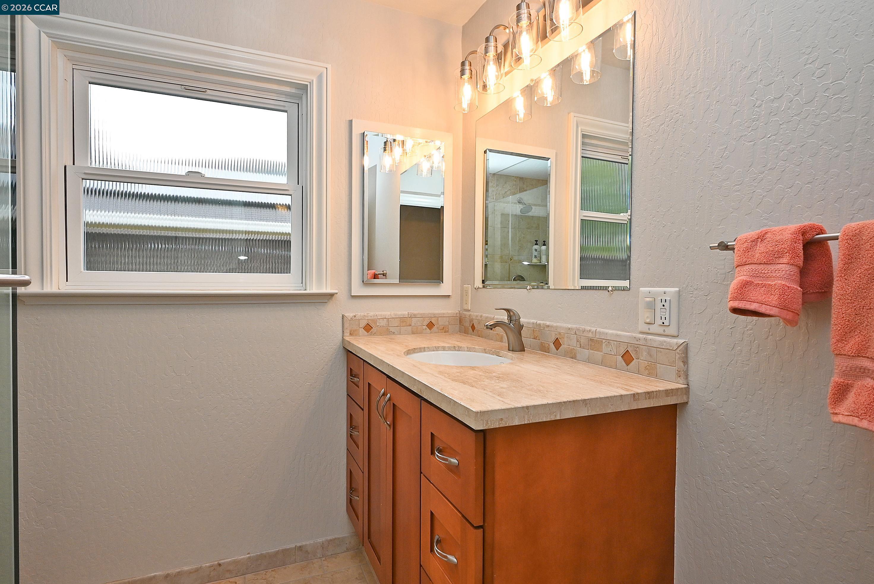 Detail Gallery Image 26 of 38 For 1013 Pleasant Valley Dr, Pleasant Hill,  CA 94523 - 3 Beds | 2 Baths