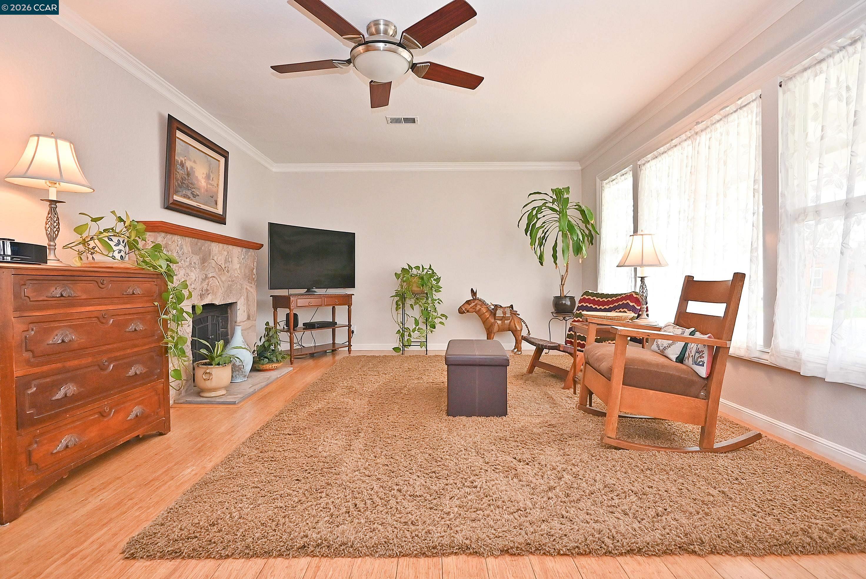 Detail Gallery Image 5 of 38 For 1013 Pleasant Valley Dr, Pleasant Hill,  CA 94523 - 3 Beds | 2 Baths