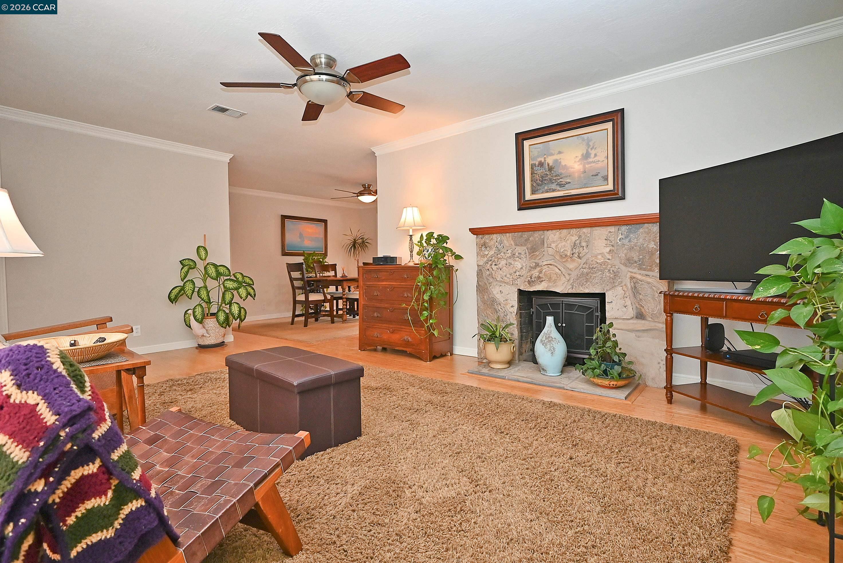 Detail Gallery Image 6 of 38 For 1013 Pleasant Valley Dr, Pleasant Hill,  CA 94523 - 3 Beds | 2 Baths