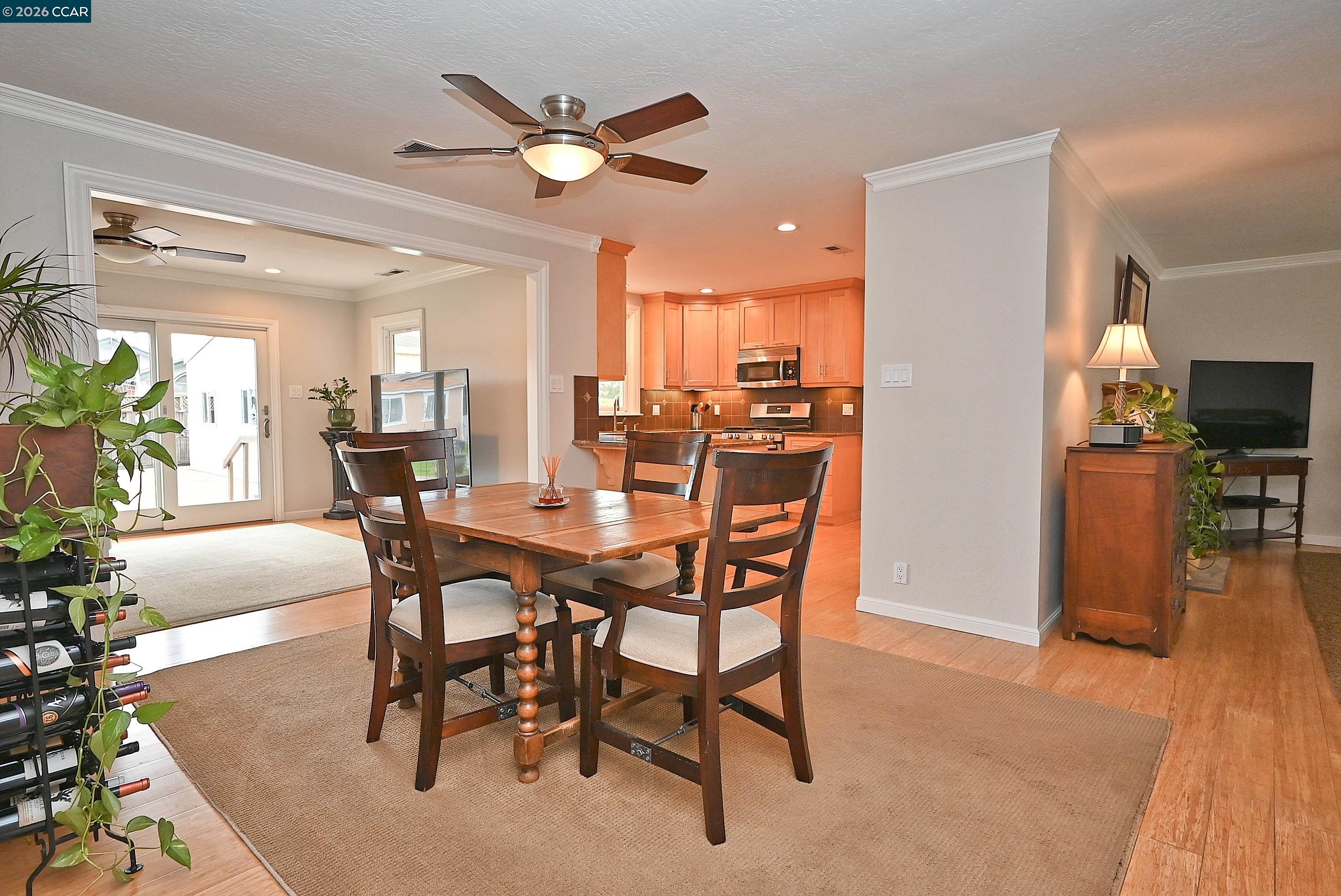 Detail Gallery Image 8 of 38 For 1013 Pleasant Valley Dr, Pleasant Hill,  CA 94523 - 3 Beds | 2 Baths