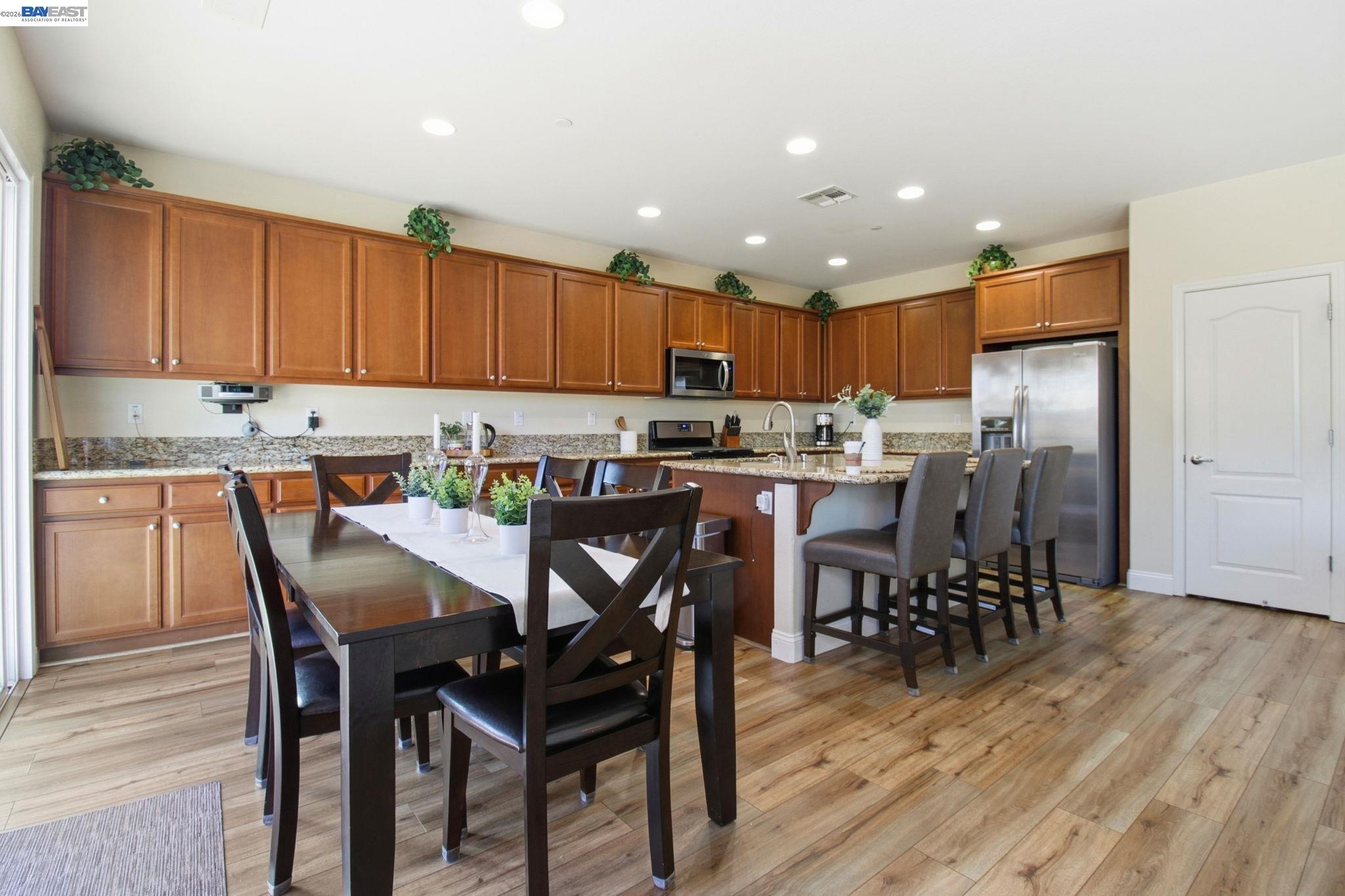 Detail Gallery Image 6 of 34 For 868 N San Remo Ln, Mountain House,  CA 95391 - 4 Beds | 2/1 Baths