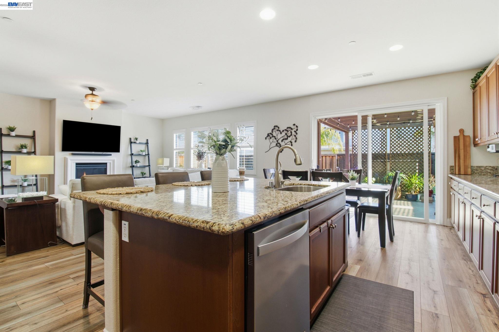 Detail Gallery Image 7 of 34 For 868 N San Remo Ln, Mountain House,  CA 95391 - 4 Beds | 2/1 Baths