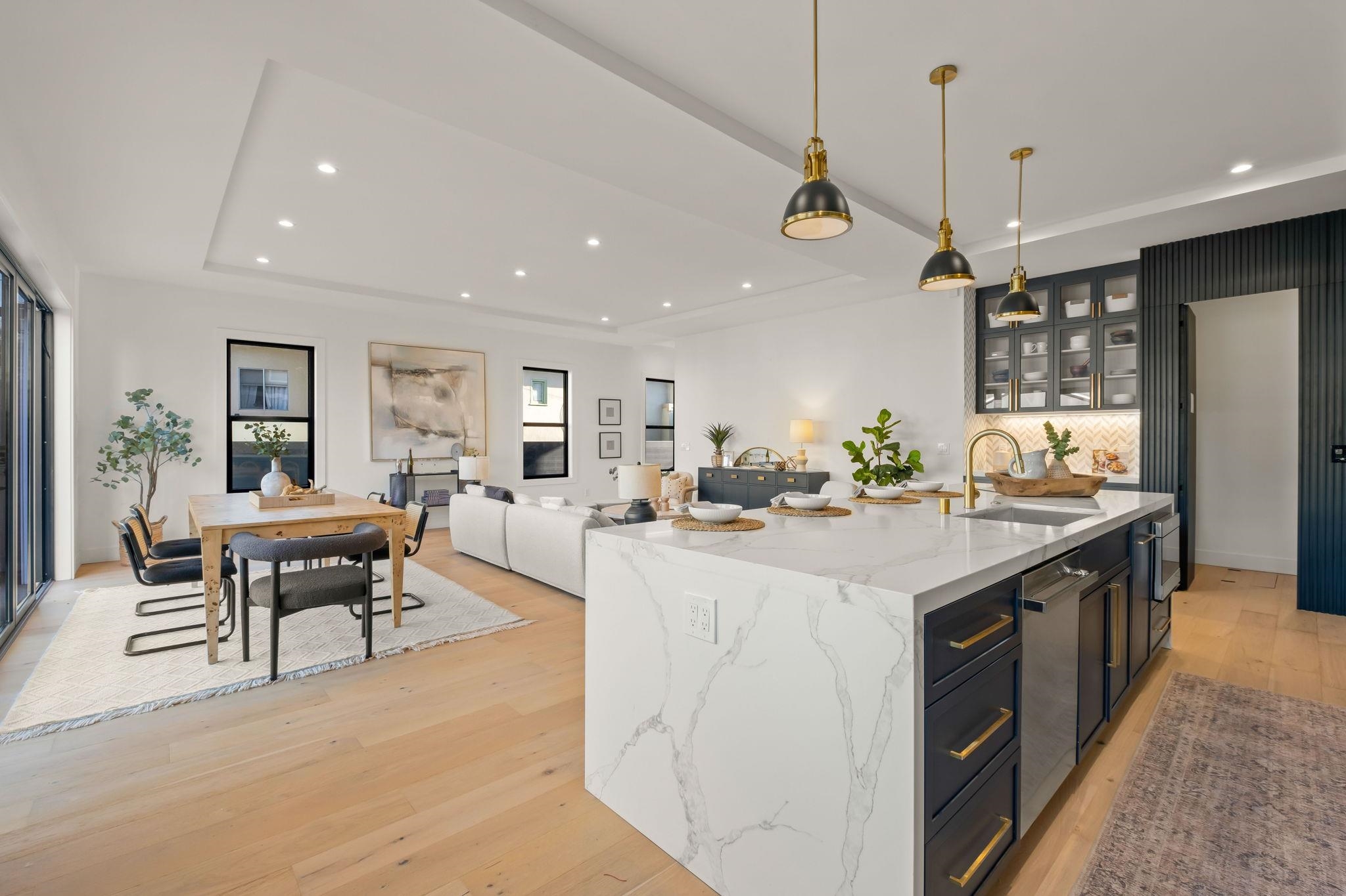 Detail Gallery Image 16 of 56 For 5229 Miles Ave, Oakland,  CA 94618 - 6 Beds | 6/1 Baths