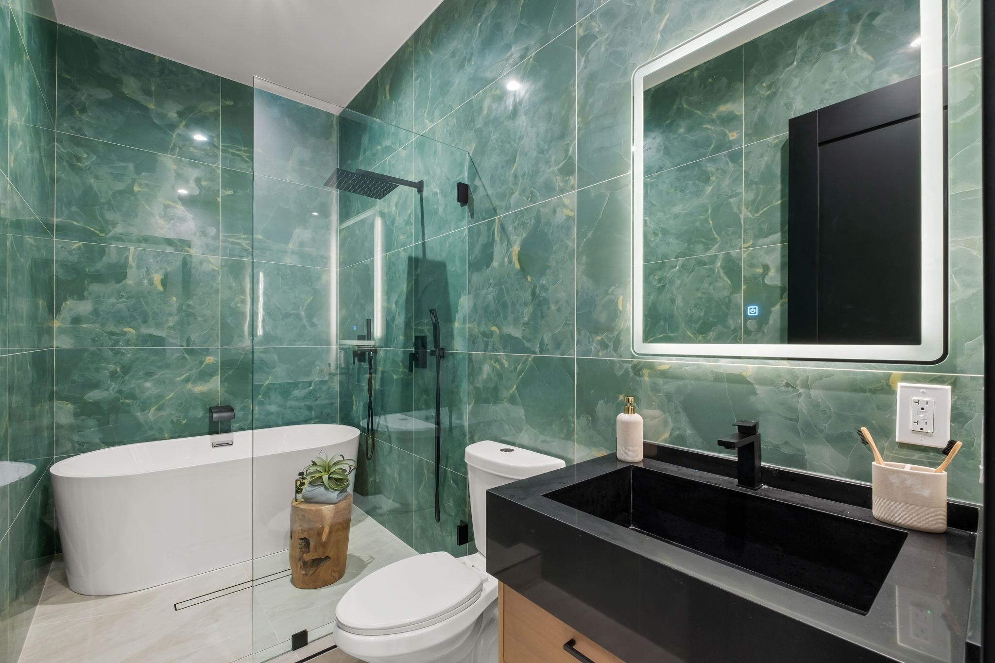 Detail Gallery Image 17 of 56 For 5229 Miles Ave, Oakland,  CA 94618 - 6 Beds | 6/1 Baths