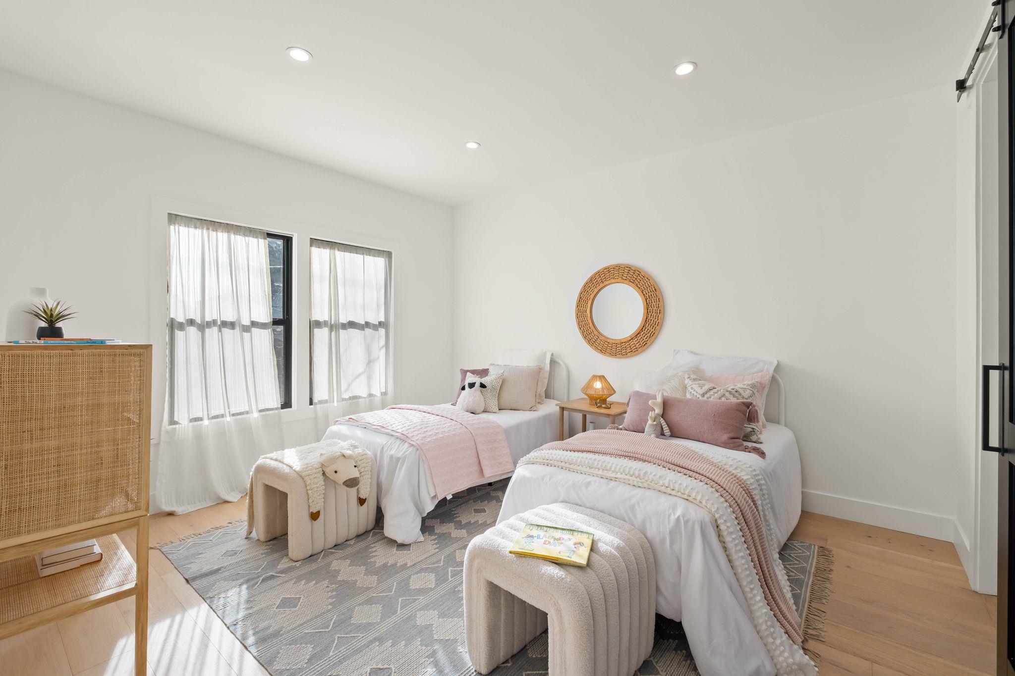 Detail Gallery Image 22 of 56 For 5229 Miles Ave, Oakland,  CA 94618 - 6 Beds | 6/1 Baths