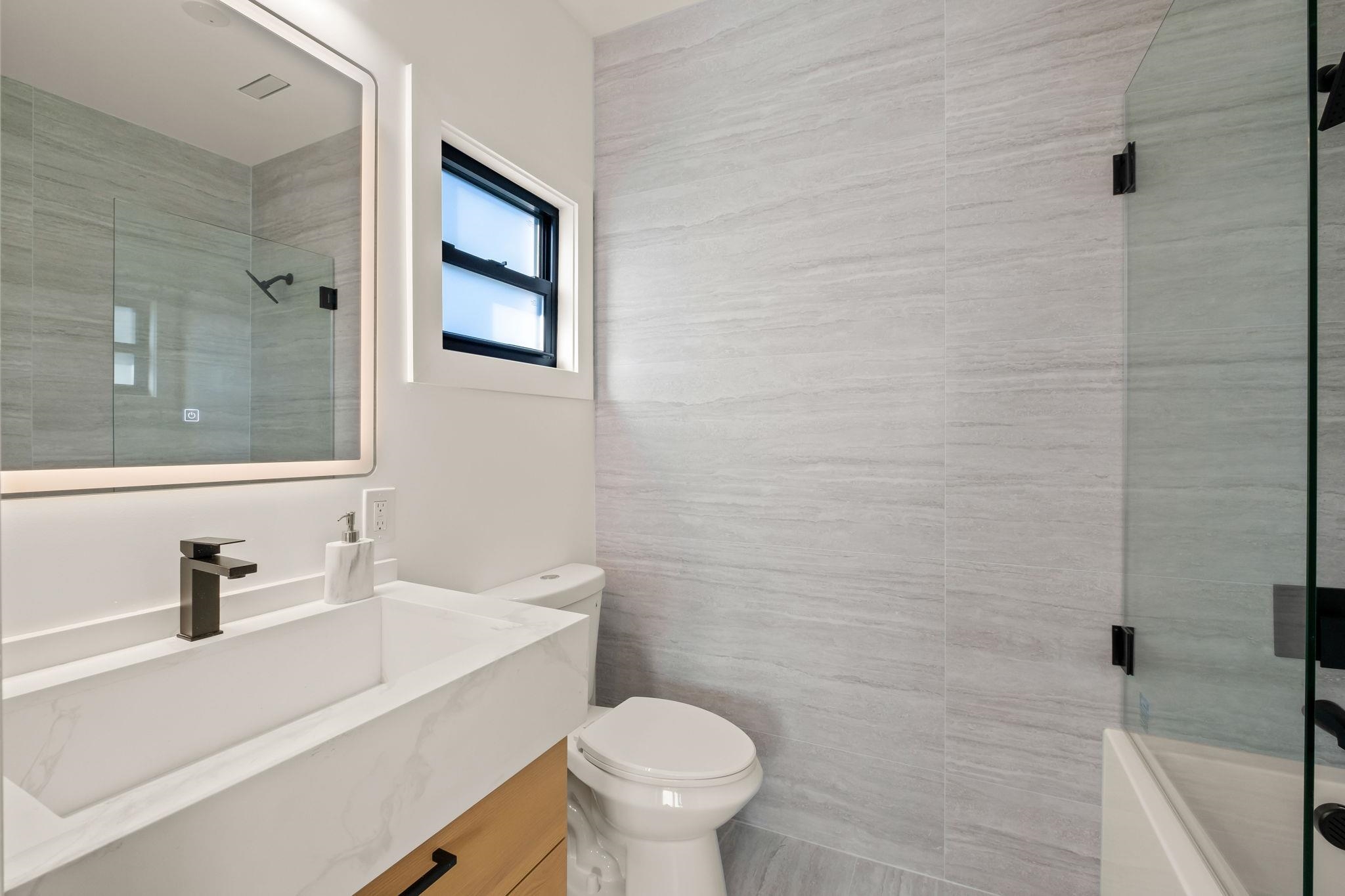 Detail Gallery Image 23 of 56 For 5229 Miles Ave, Oakland,  CA 94618 - 6 Beds | 6/1 Baths