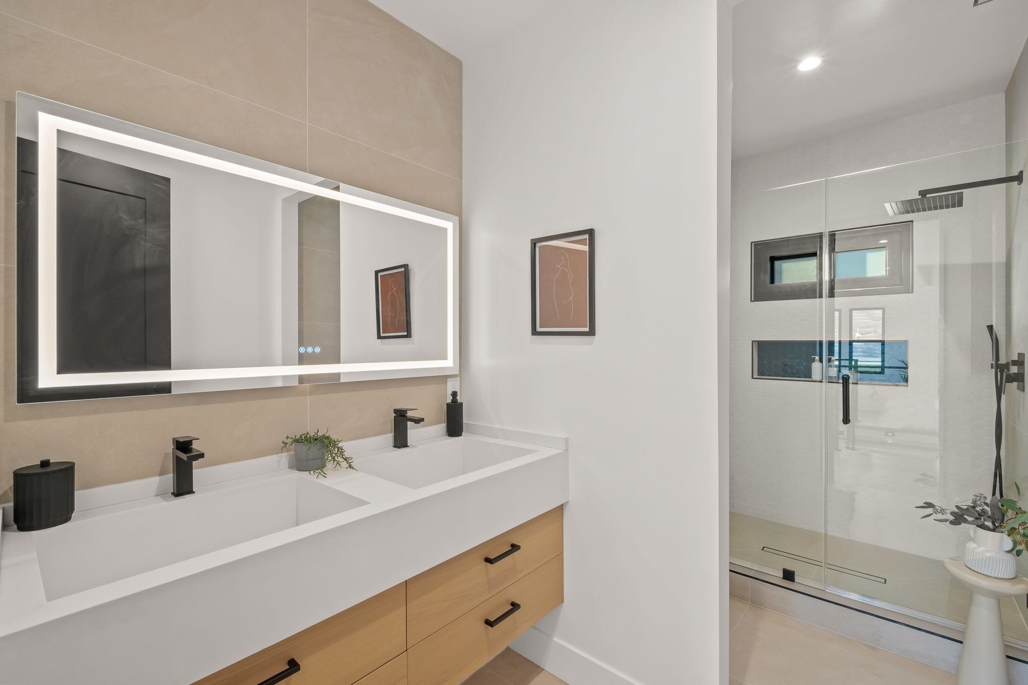 Detail Gallery Image 25 of 56 For 5229 Miles Ave, Oakland,  CA 94618 - 6 Beds | 6/1 Baths