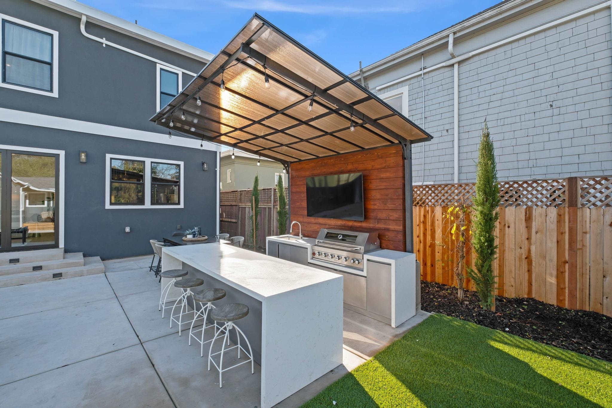 Detail Gallery Image 35 of 56 For 5229 Miles Ave, Oakland,  CA 94618 - 6 Beds | 6/1 Baths