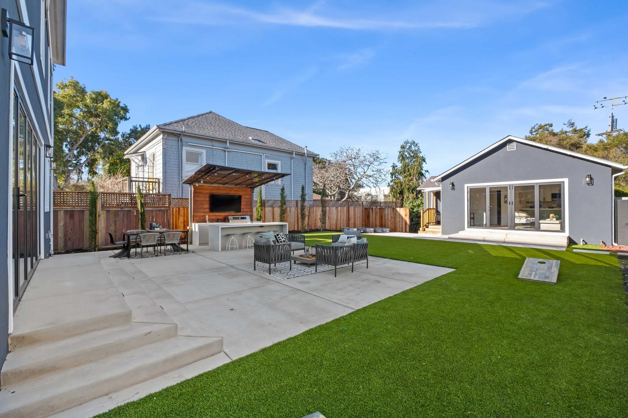 Detail Gallery Image 37 of 56 For 5229 Miles Ave, Oakland,  CA 94618 - 6 Beds | 6/1 Baths