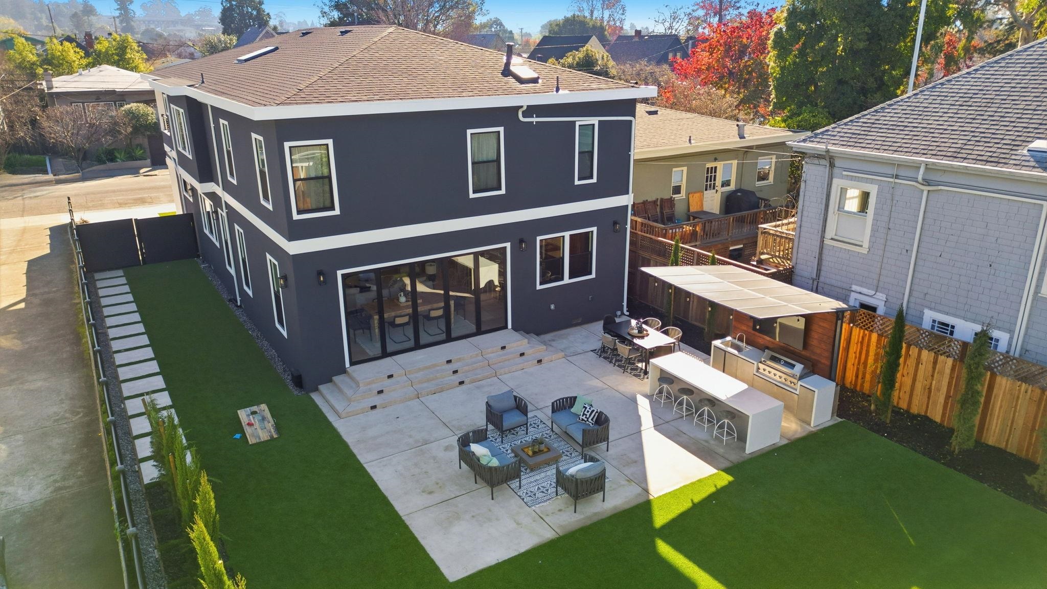 Detail Gallery Image 39 of 56 For 5229 Miles Ave, Oakland,  CA 94618 - 6 Beds | 6/1 Baths