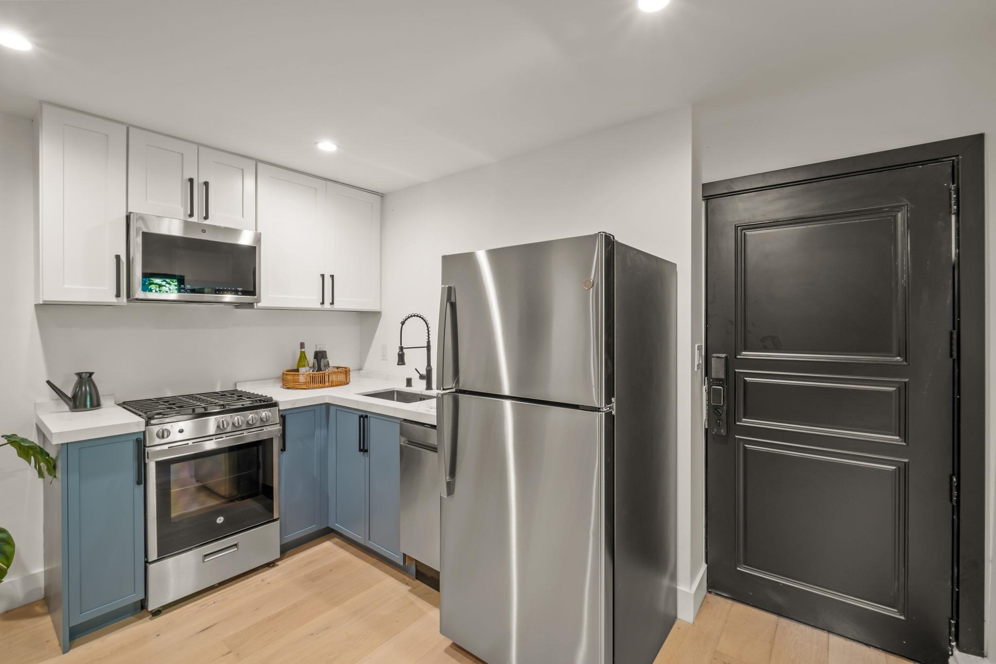 Detail Gallery Image 48 of 56 For 5229 Miles Ave, Oakland,  CA 94618 - 6 Beds | 6/1 Baths