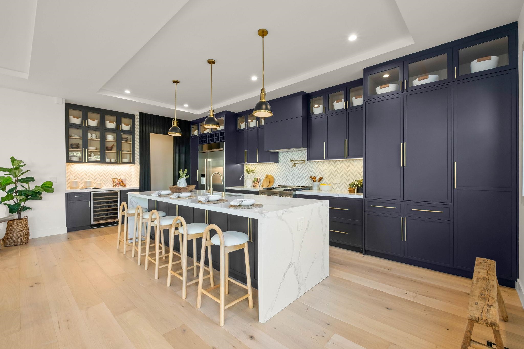 Detail Gallery Image 9 of 56 For 5229 Miles Ave, Oakland,  CA 94618 - 6 Beds | 6/1 Baths