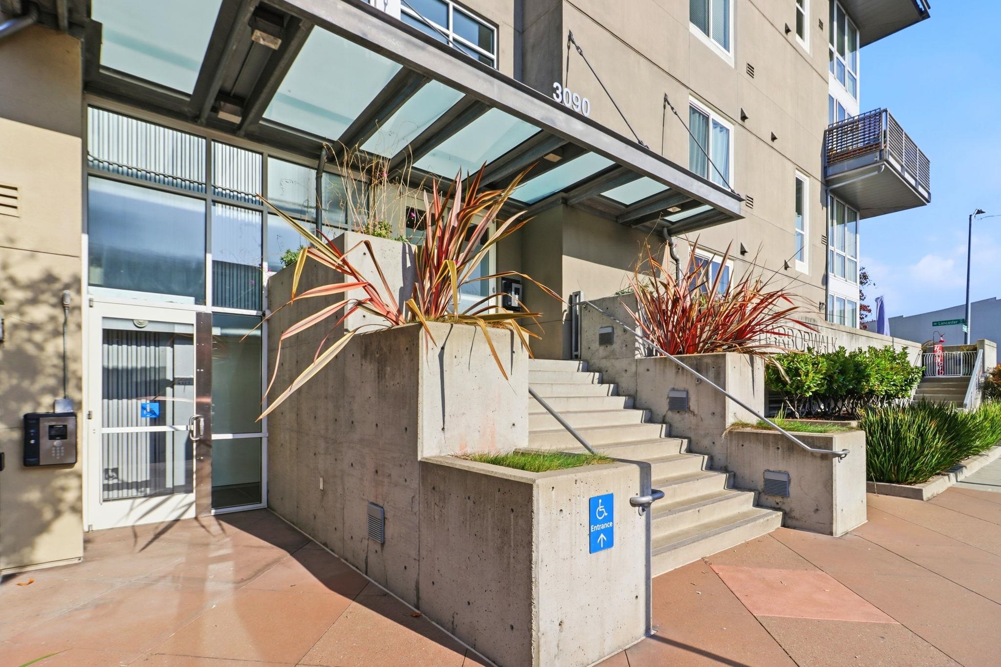 Detail Gallery Image 2 of 48 For 3090 Glascock Street #102,  Oakland,  CA 94601 - 2 Beds | 2 Baths