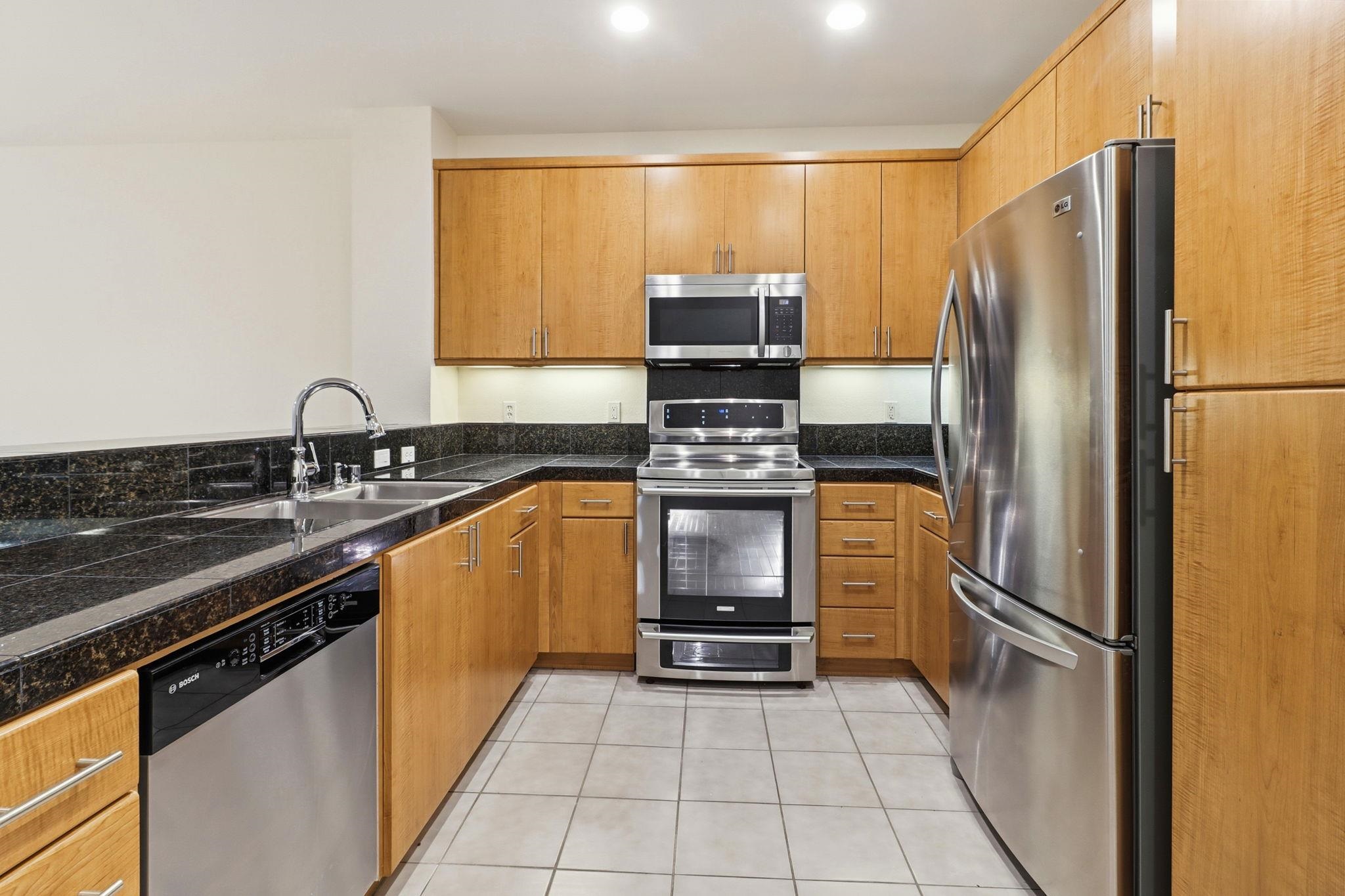 Detail Gallery Image 11 of 48 For 3090 Glascock Street #102,  Oakland,  CA 94601 - 2 Beds | 2 Baths