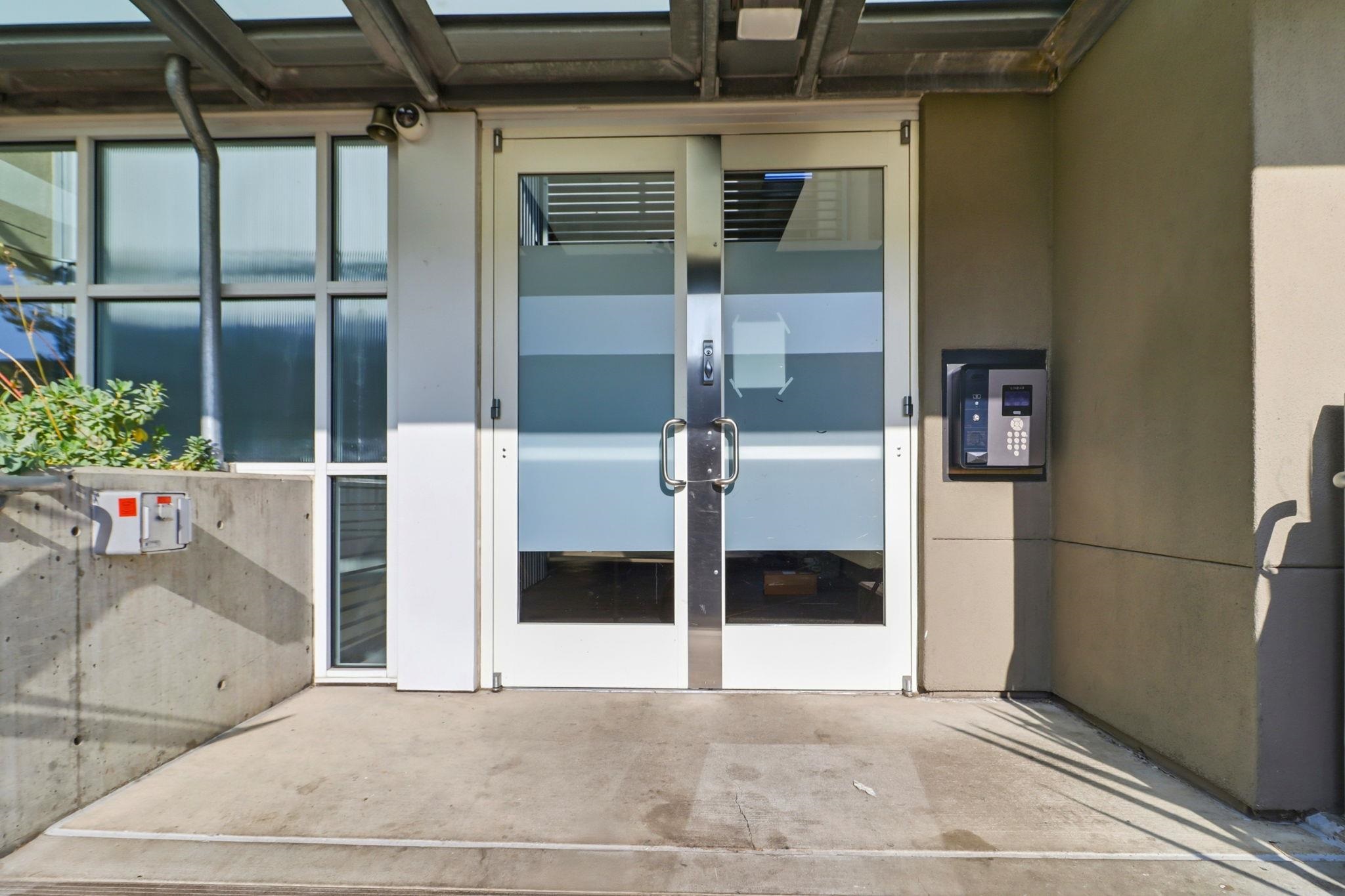 Detail Gallery Image 4 of 48 For 3090 Glascock Street #102,  Oakland,  CA 94601 - 2 Beds | 2 Baths