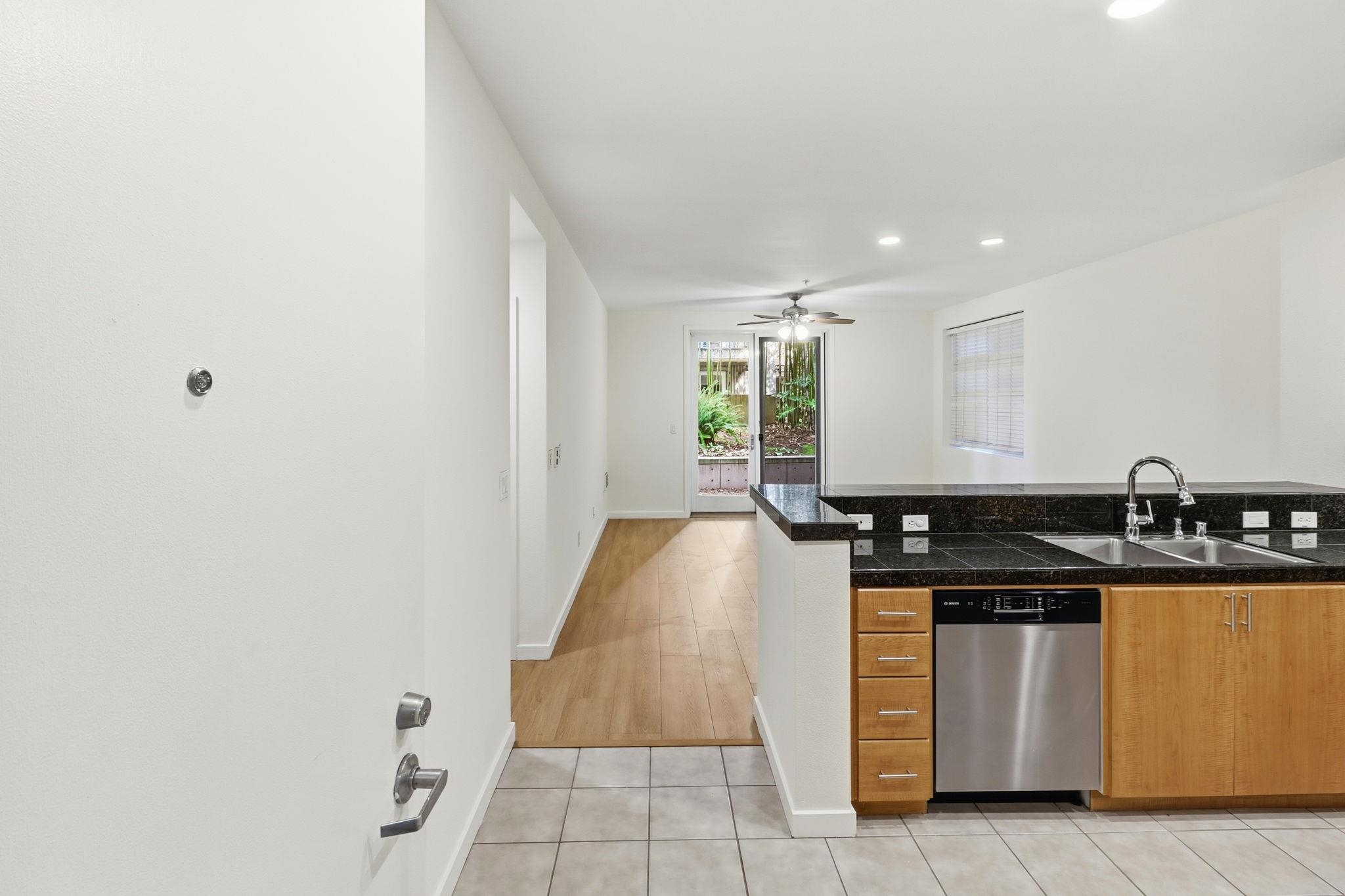 Detail Gallery Image 10 of 48 For 3090 Glascock Street #102,  Oakland,  CA 94601 - 2 Beds | 2 Baths