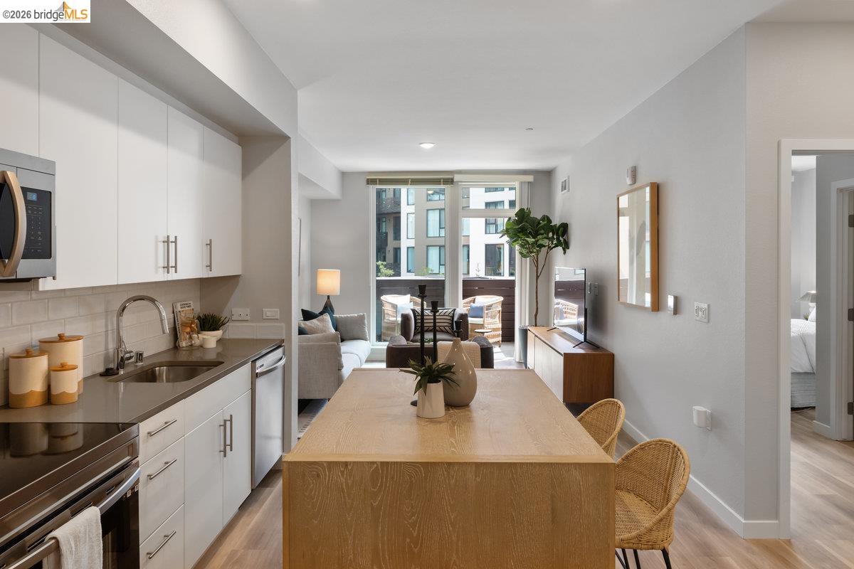 Detail Gallery Image 11 of 42 For 260 Brooklyn Basin Way #411,  Oakland,  CA 94606 - 1 Beds | 1 Baths