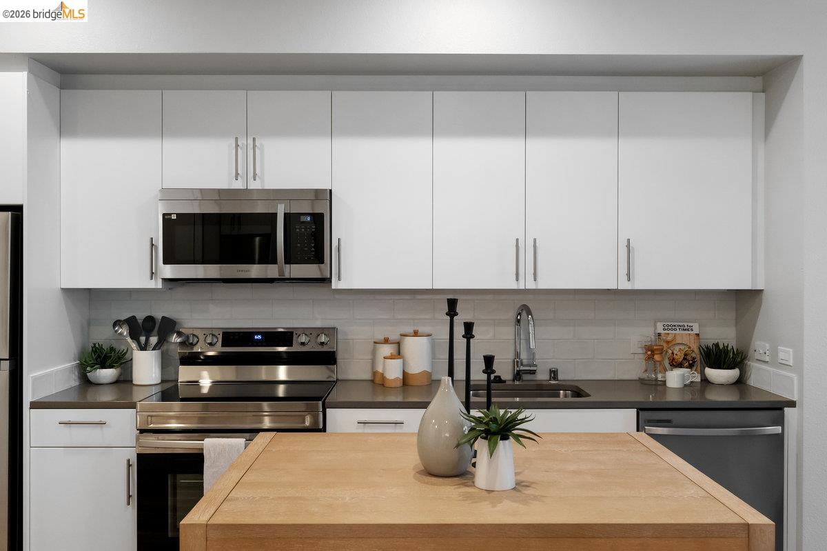 Detail Gallery Image 12 of 42 For 260 Brooklyn Basin Way #411,  Oakland,  CA 94606 - 1 Beds | 1 Baths