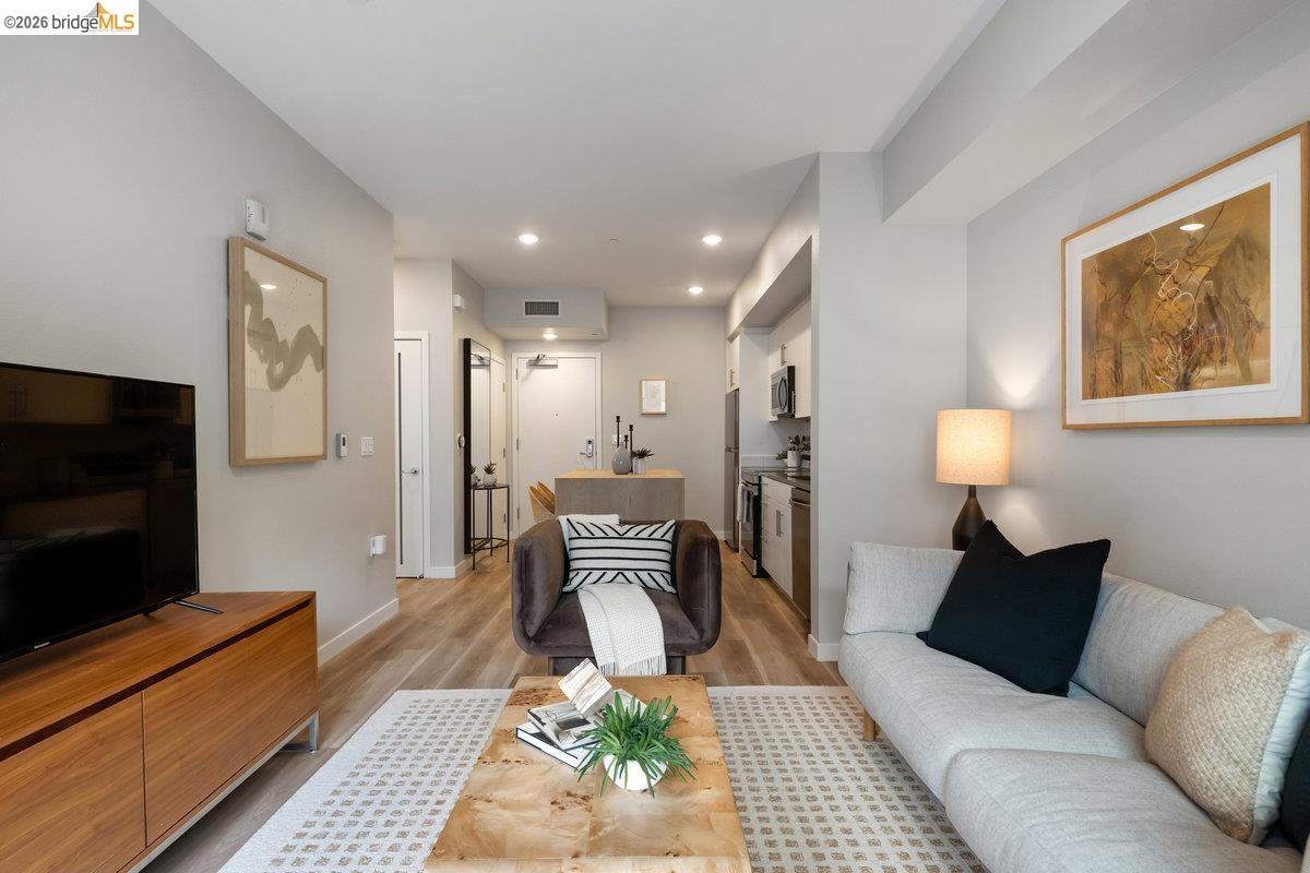 Detail Gallery Image 5 of 42 For 260 Brooklyn Basin Way #411,  Oakland,  CA 94606 - 1 Beds | 1 Baths