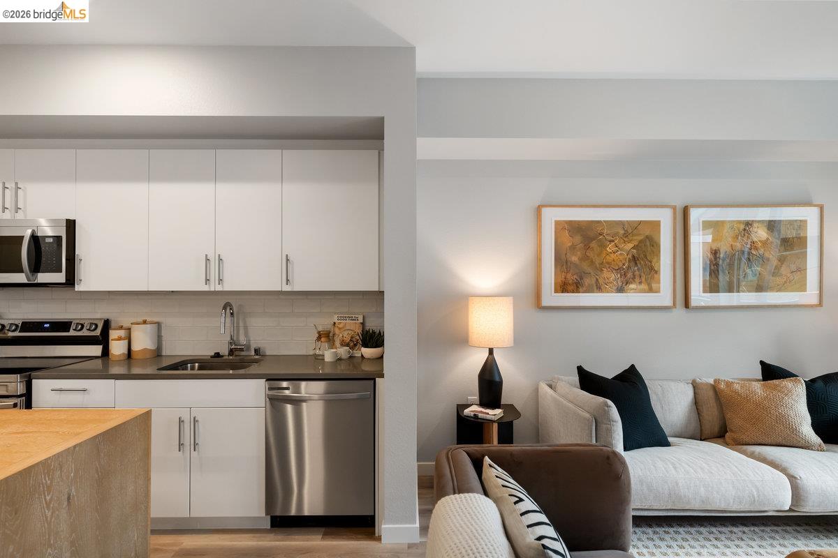 Detail Gallery Image 7 of 42 For 260 Brooklyn Basin Way #411,  Oakland,  CA 94606 - 1 Beds | 1 Baths