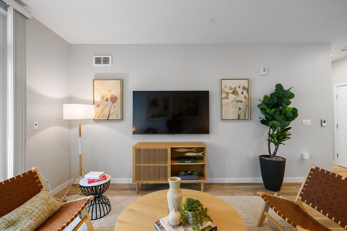 Detail Gallery Image 4 of 41 For 260 Brooklyn Basin Way #441,  Oakland,  CA 94606 - 1 Beds | 1 Baths