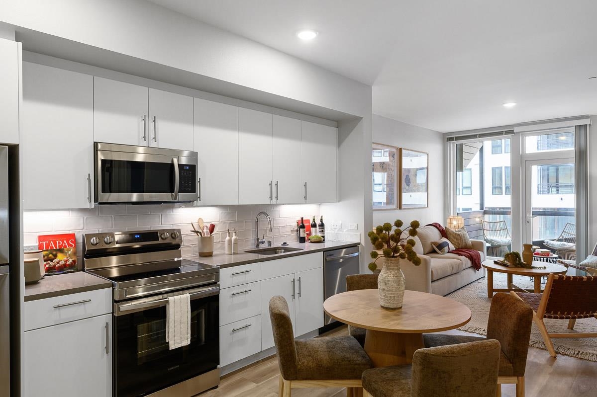 Detail Gallery Image 8 of 41 For 260 Brooklyn Basin Way #441,  Oakland,  CA 94606 - 1 Beds | 1 Baths