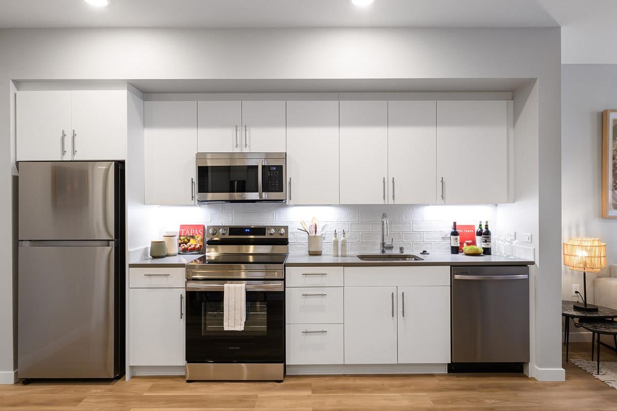 Detail Gallery Image 10 of 41 For 260 Brooklyn Basin Way #441,  Oakland,  CA 94606 - 1 Beds | 1 Baths