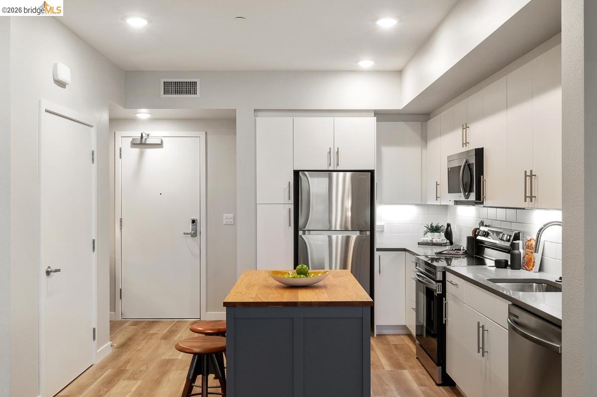 Detail Gallery Image 11 of 42 For 260 Brooklyn Basin Way #536,  Oakland,  CA 94606 - 1 Beds | 1 Baths