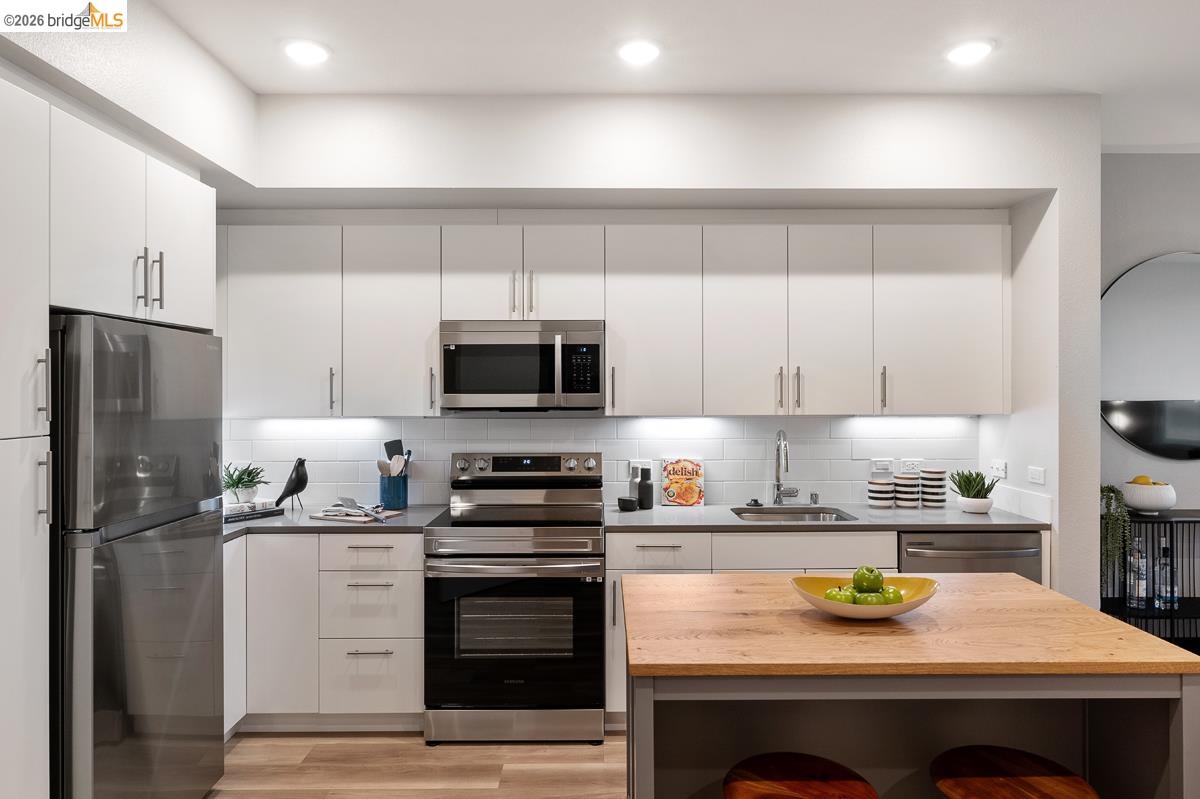 Detail Gallery Image 13 of 42 For 260 Brooklyn Basin Way #536,  Oakland,  CA 94606 - 1 Beds | 1 Baths