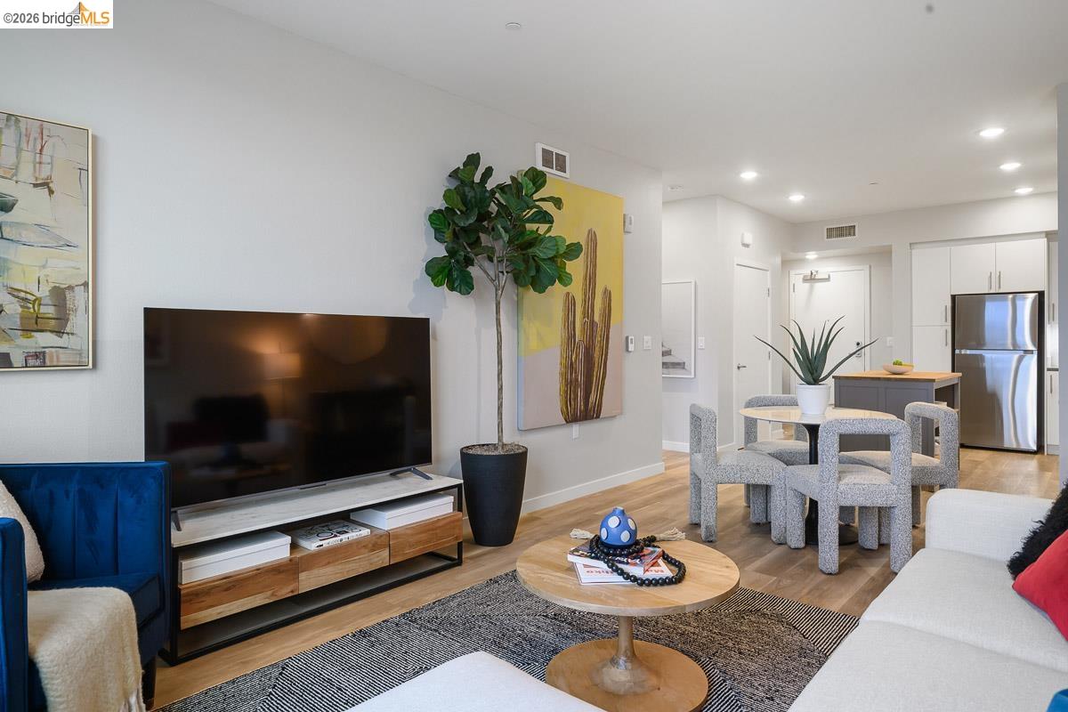 Detail Gallery Image 6 of 42 For 260 Brooklyn Basin Way #536,  Oakland,  CA 94606 - 1 Beds | 1 Baths